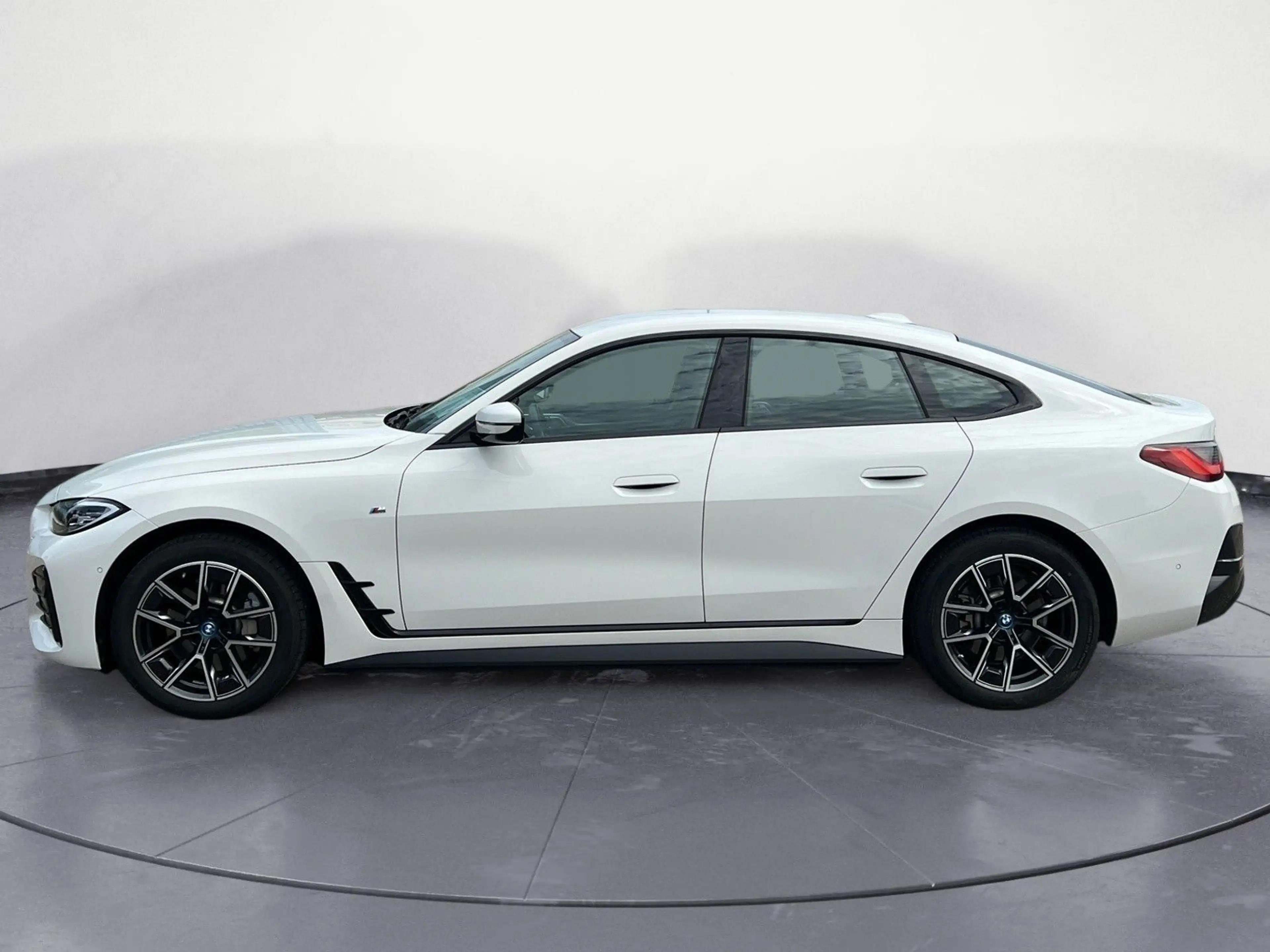 BMW i4 eDrive40 M Sportpaket Navi Tempom.aktiv Sitzh — photo 5