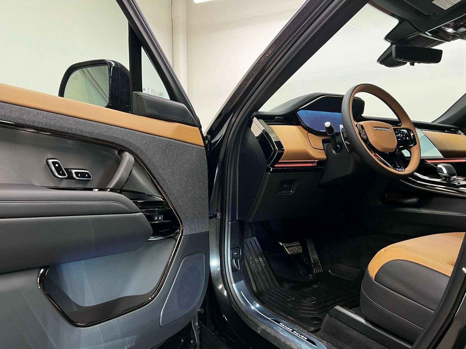 2026 Land Rover Range Rover Sport P400 DYNAMIC HSE alt 4