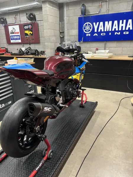 Yamaha YZF-R1 - foto 6