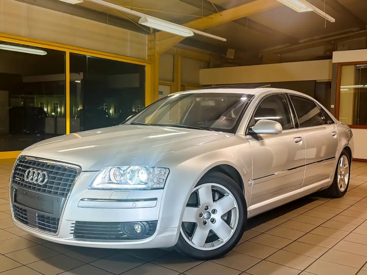 Audi A8 4.2 quattro Lang*LUFT*ACC*BOSE*STHZG*AHK Silber - 1