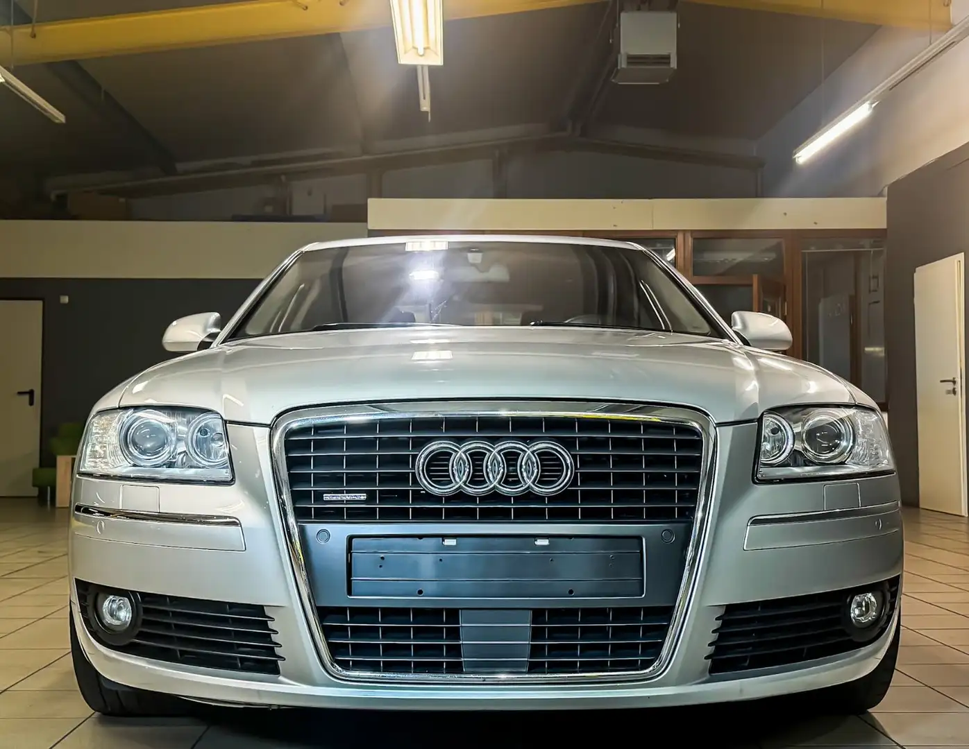 Audi A8 4.2 quattro Lang*LUFT*ACC*BOSE*STHZG*AHK Silber - 2