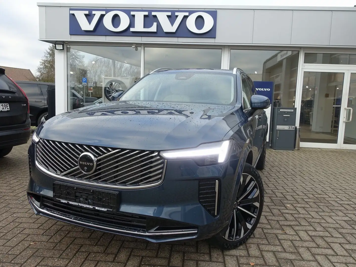 Volvo XC90 Ultra T8 AWD/B&W/FourC/AHK/Pano/360°/HeadUP Blau - 1