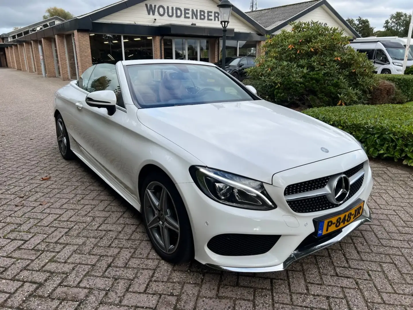Mercedes-Benz C 250 C 250 Cabriolet, AMG int + ext, Airscarf, 360 cam Blanc - 1