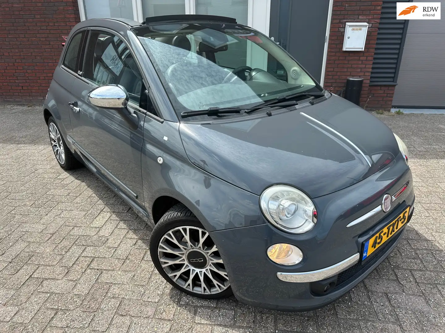 Fiat 500C 0.9 TwinAir Lounge / AUT / Schuifdak / PDC / Airco Grijs - 1