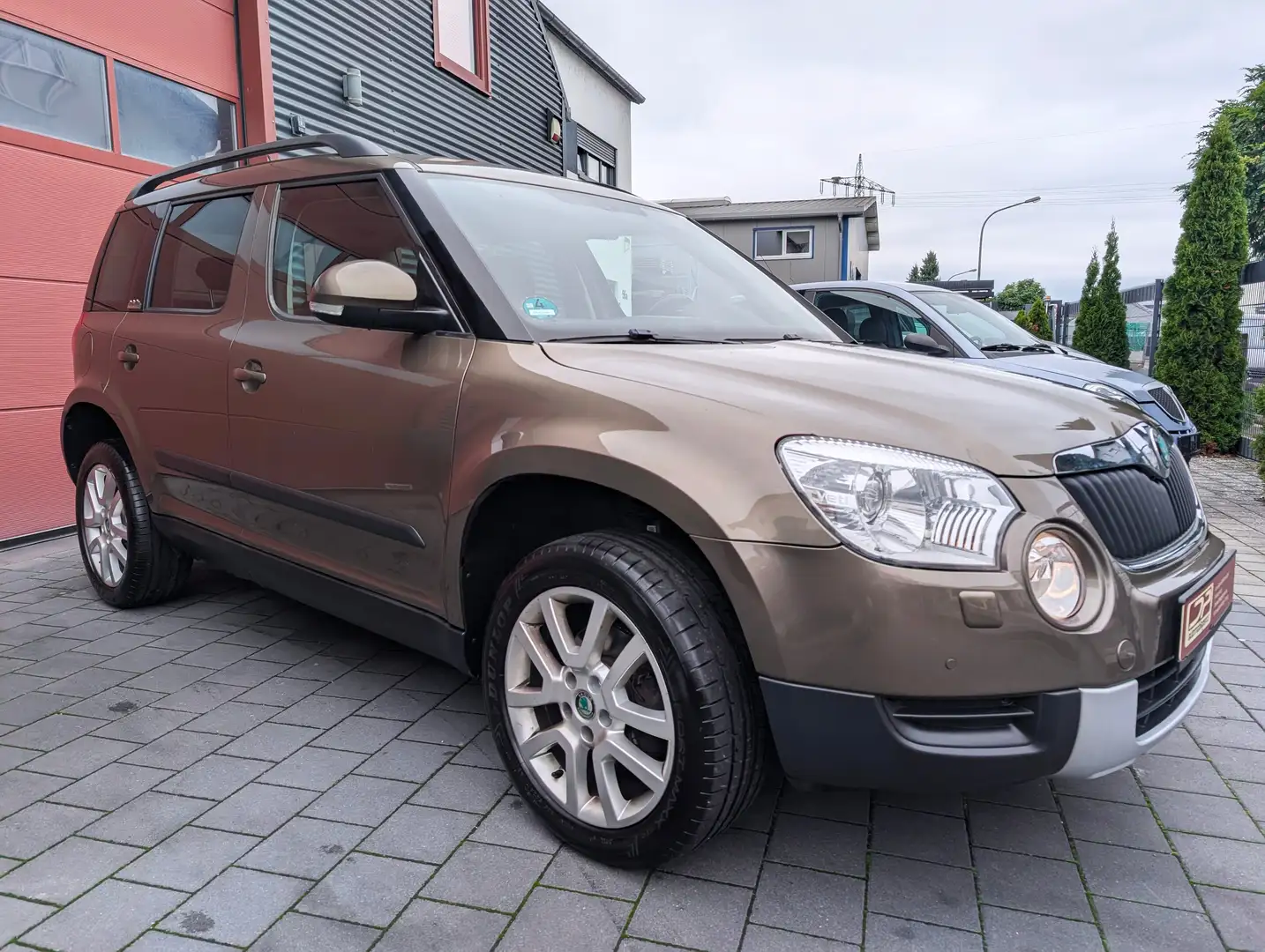 Skoda Yeti Yeti 1.8 TSI "4x4" *1.HAND/ALLRAD/XENON/AHK* Bronze - 2