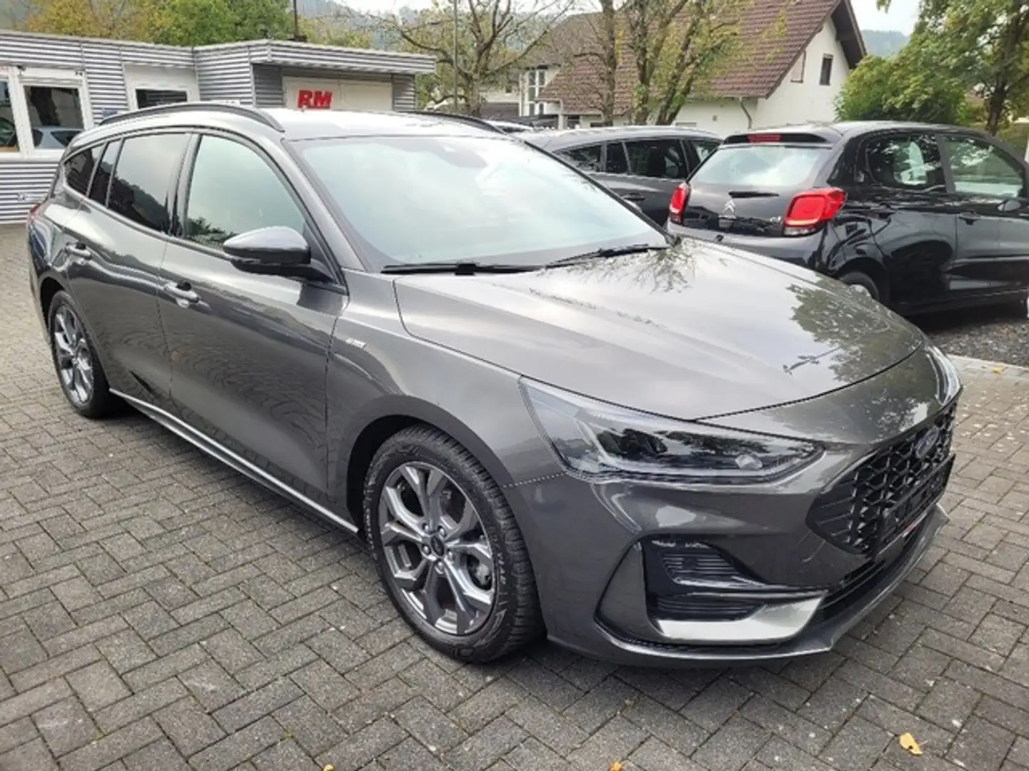 Ford Focus TURNIER ST-LINE NAVI DSG Grau - 1