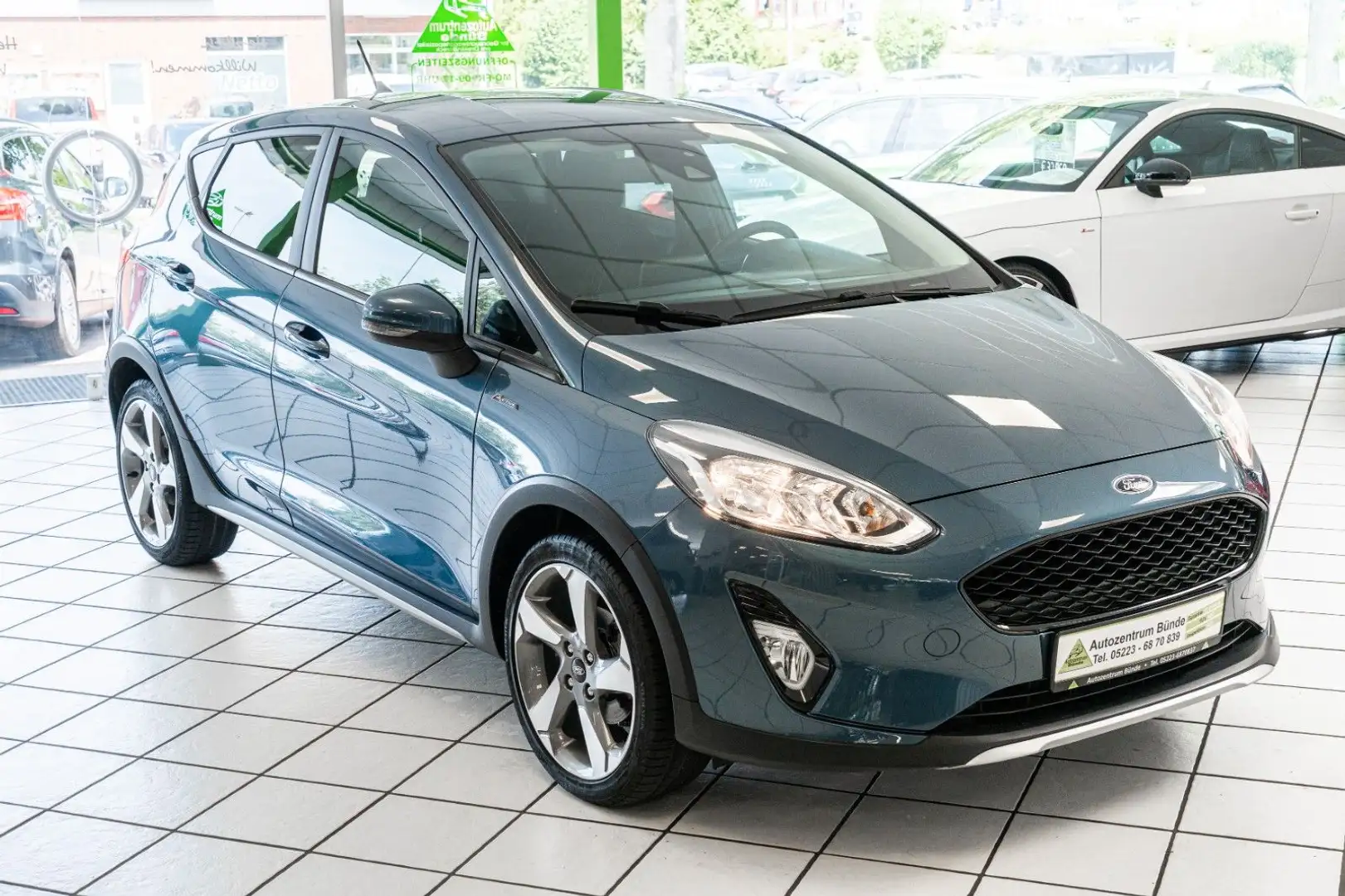 Ford Fiesta Active 1.0 Benzin EcoBoost Automatik Azul - 1