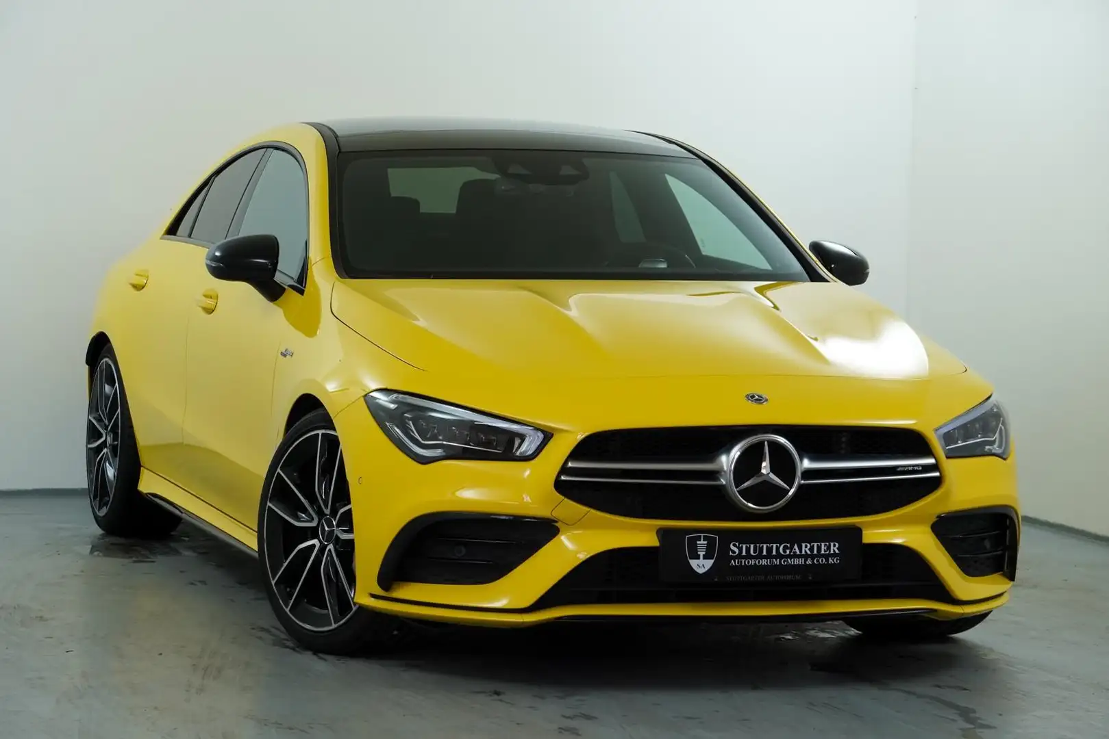 Mercedes-Benz CLA 35 AMG 4M Head-up Pano Distro AMG Lenkrad Kamera Žlutá - 1