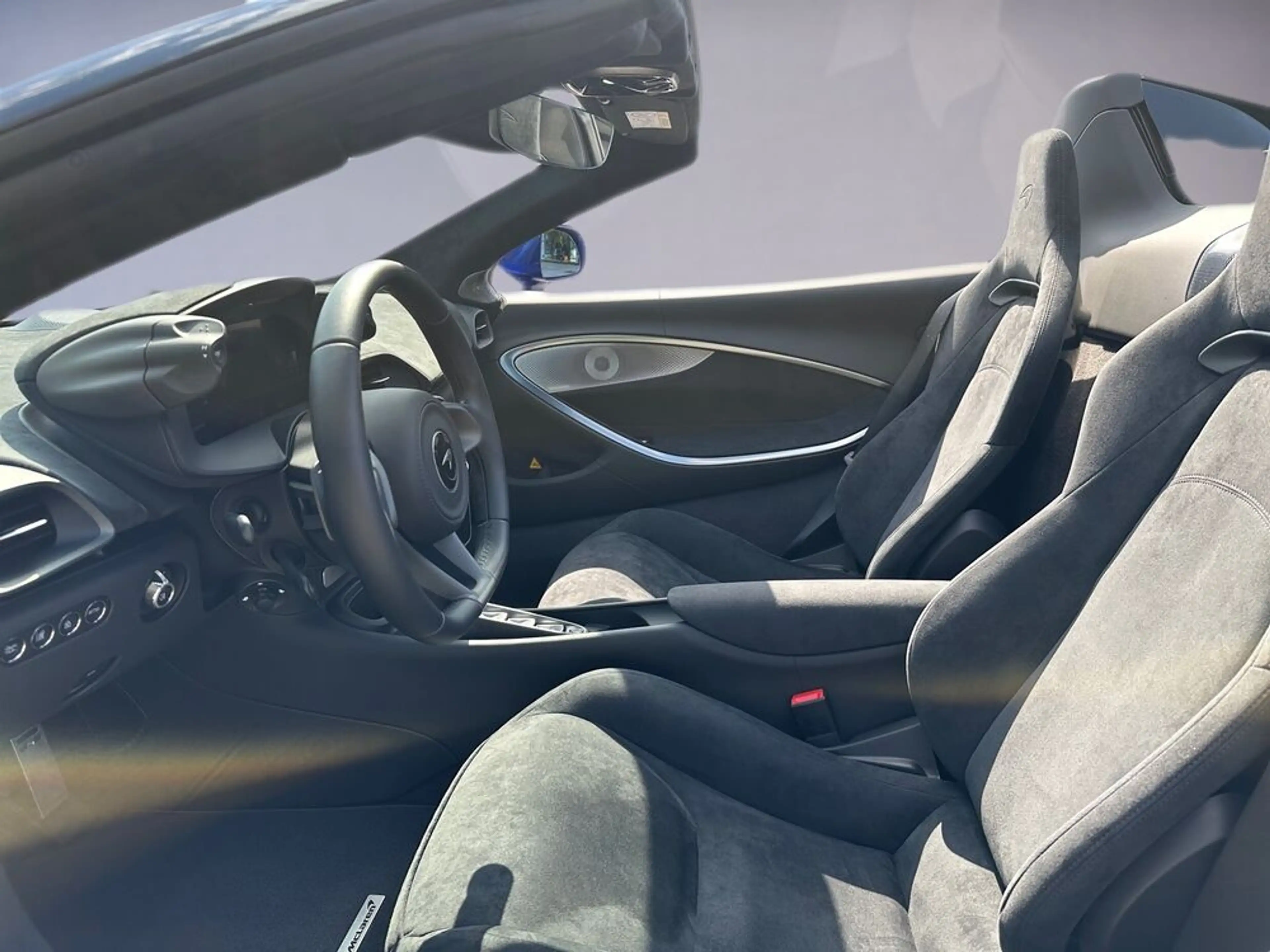 McLaren Artura Artura Spider / Aurora Blue / Comfort Seats / B&W — photo 5