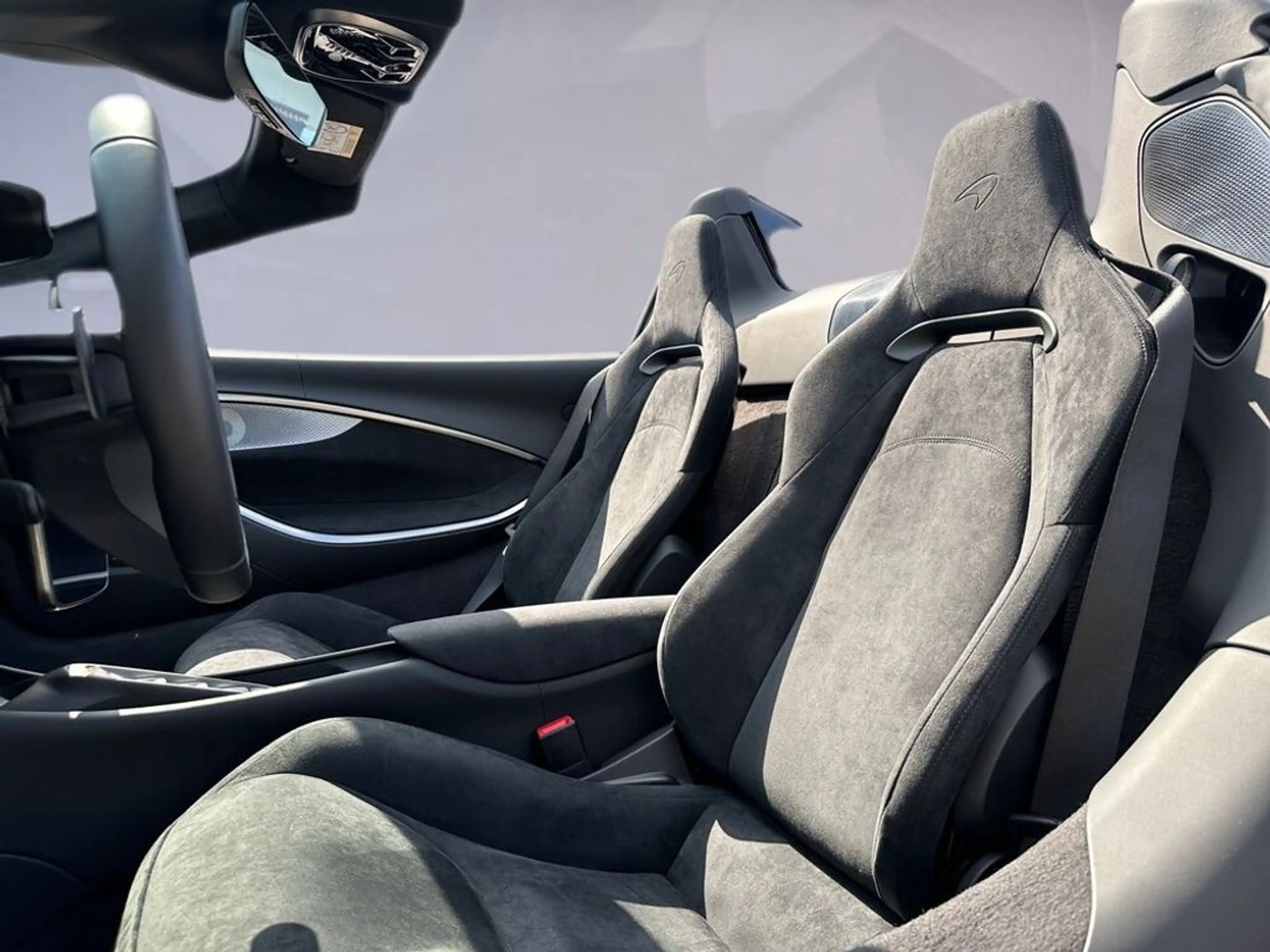 McLaren Artura Artura Spider / Aurora Blue / Comfort Seats / B&W — photo 6