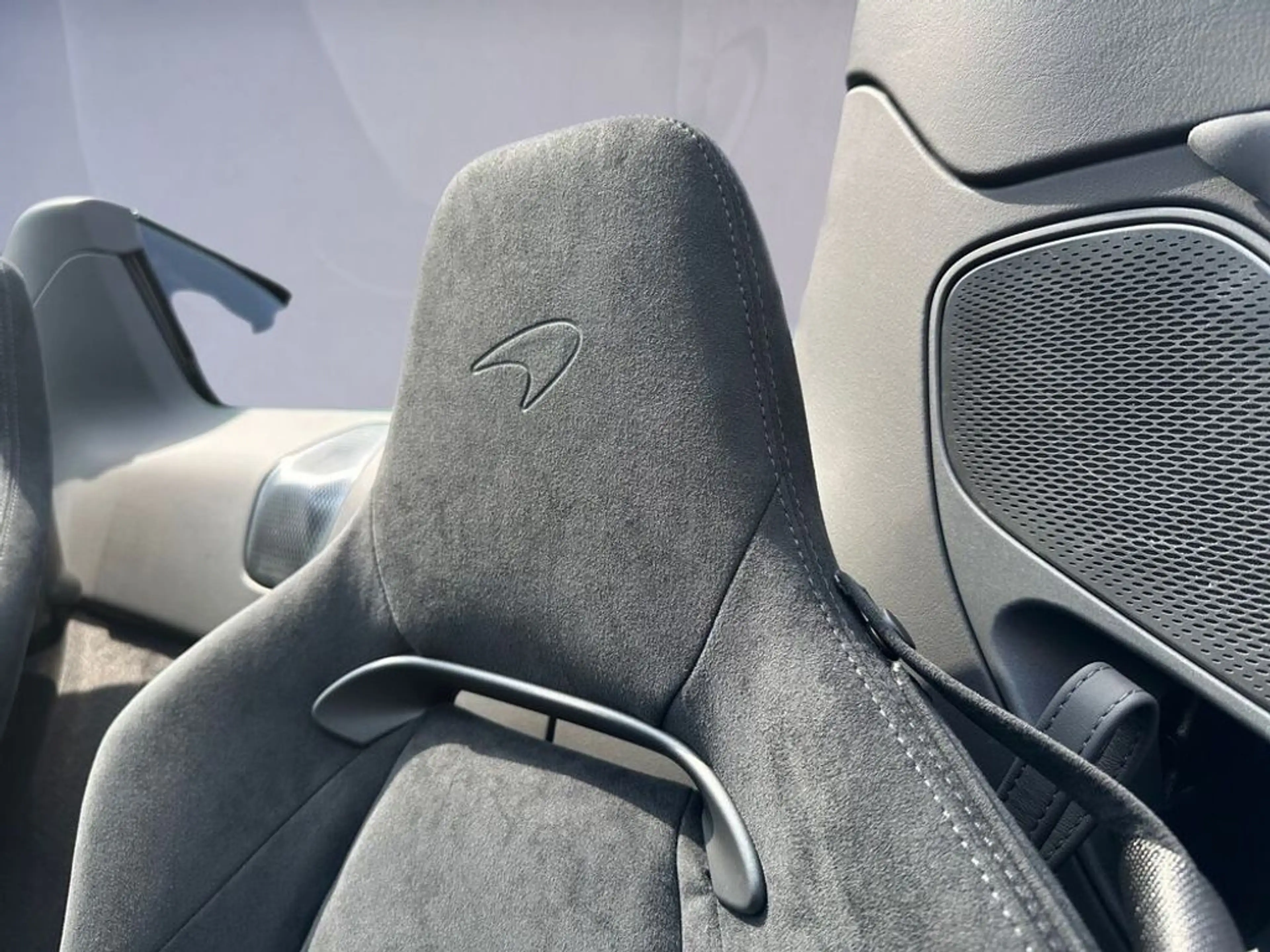 McLaren Artura Artura Spider / Aurora Blue / Comfort Seats / B&W — photo 8
