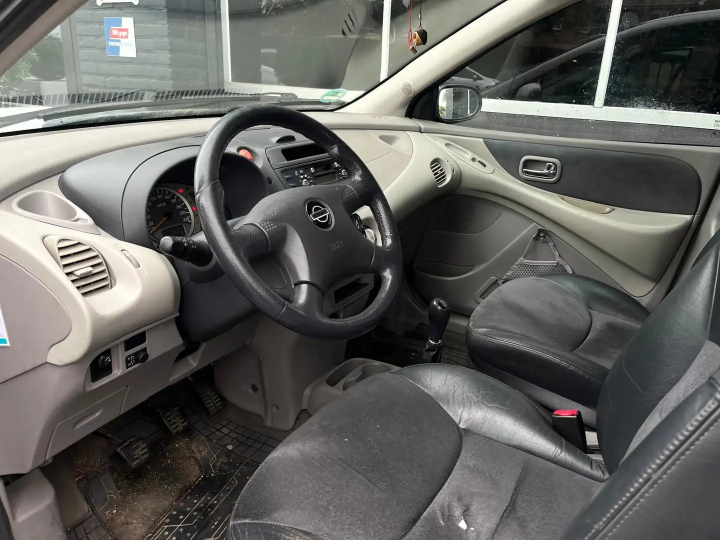 Nissan Almera Tino 1.8 Luxury, Airco, Radio, NAP Grijs - 2