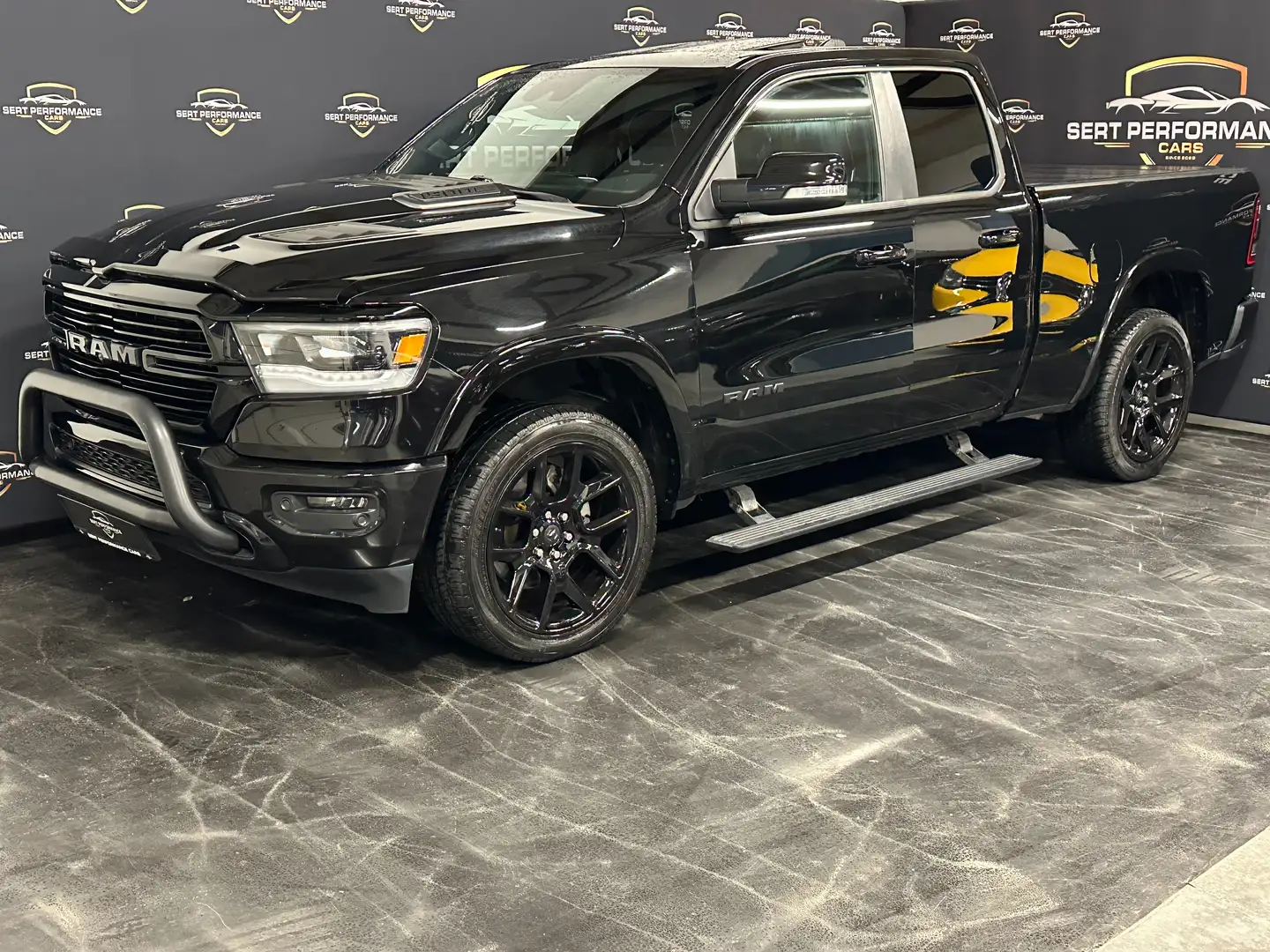 Dodge RAM RAM 1500 Laramie Black Quad Cab Long Bed 5,7 L Schwarz - 2