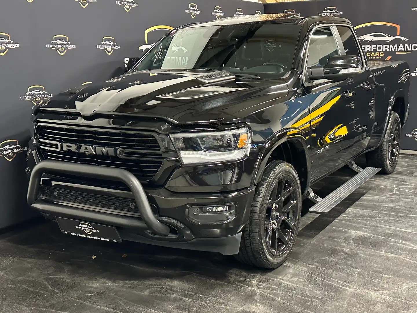 Dodge RAM RAM 1500 Laramie Black Quad Cab Long Bed 5,7 L Schwarz - 1