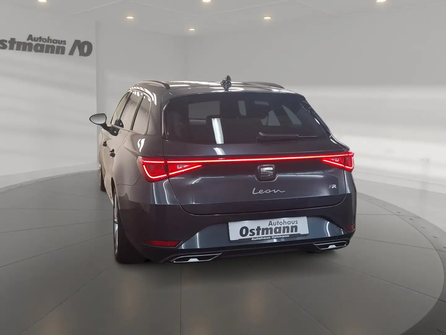 SEAT Leon Sportstourer 1.5 TSI FR AHK el.Heck LED ACC Grau - 2