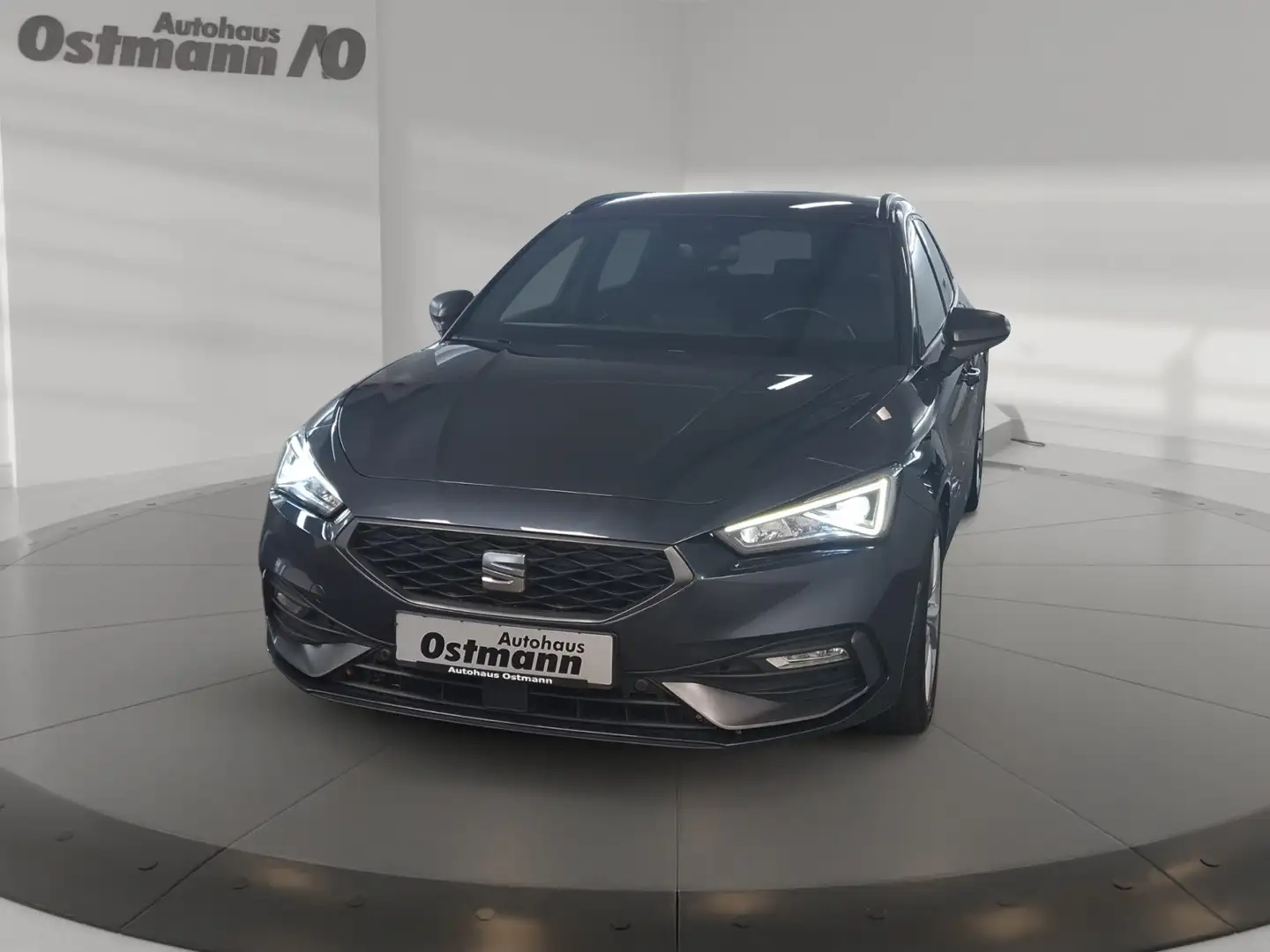 SEAT Leon Sportstourer 1.5 TSI FR AHK el.Heck LED ACC Grau - 2