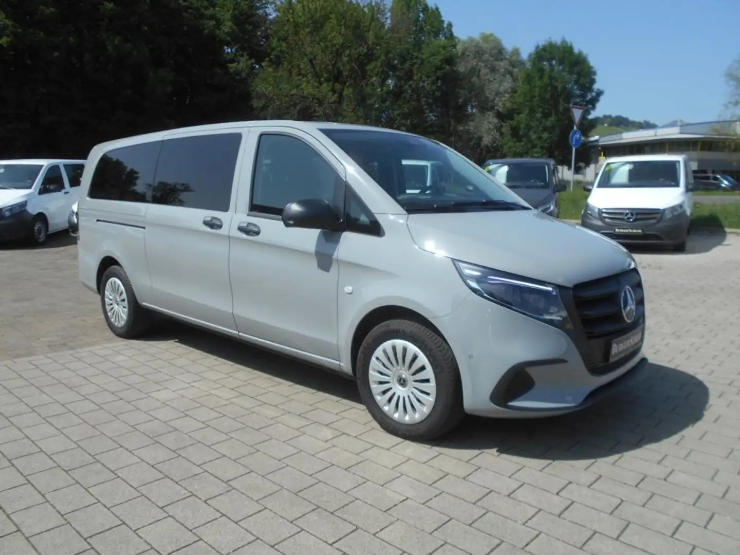 Mercedes-Benz Vito 124 CDI Tourer 4x4 Extralang 4 Sitze AHK 2.0t. Kli Gris - 1