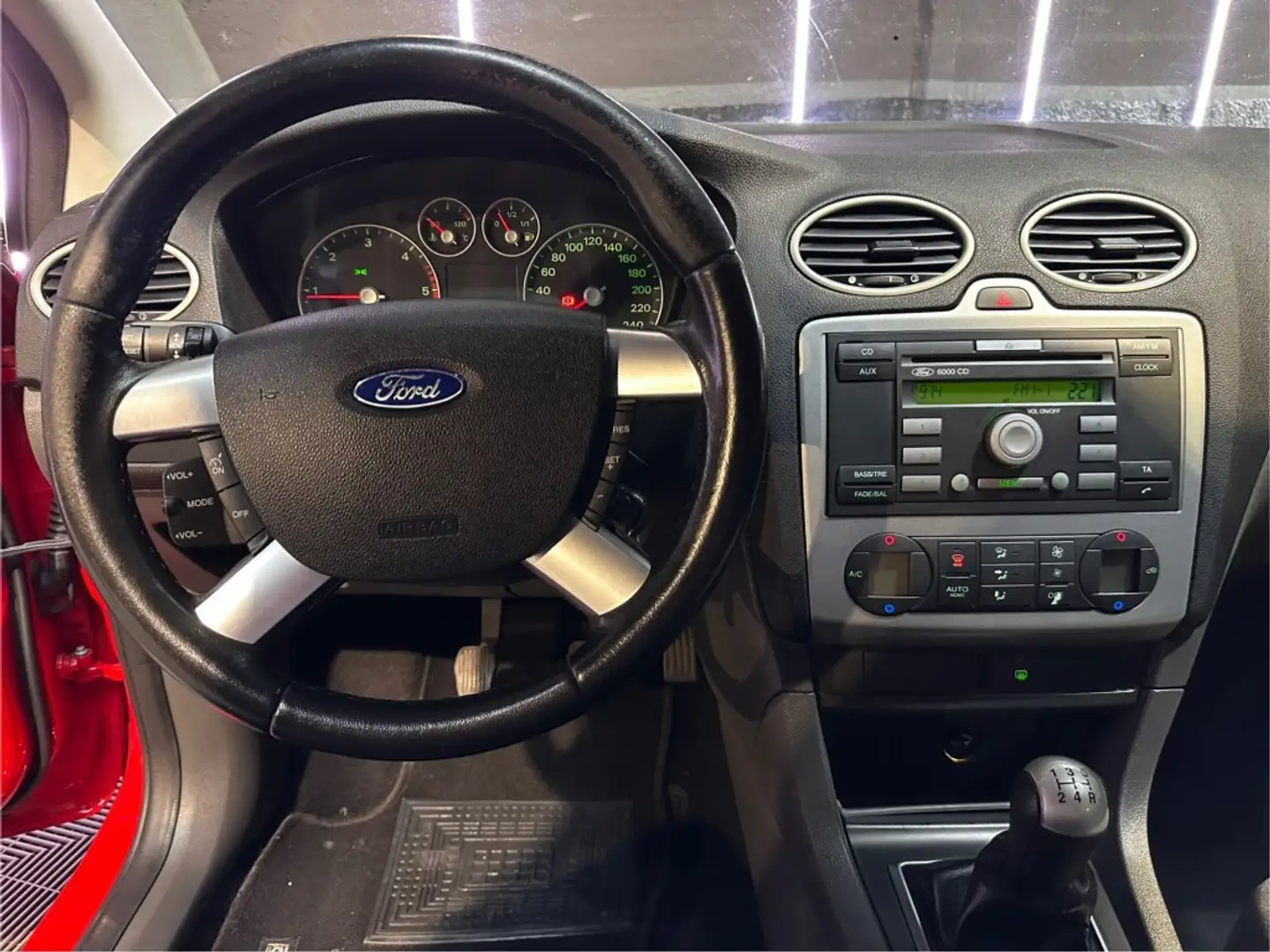 Ford Focus 1.8TDCI Trend Rojo - 2