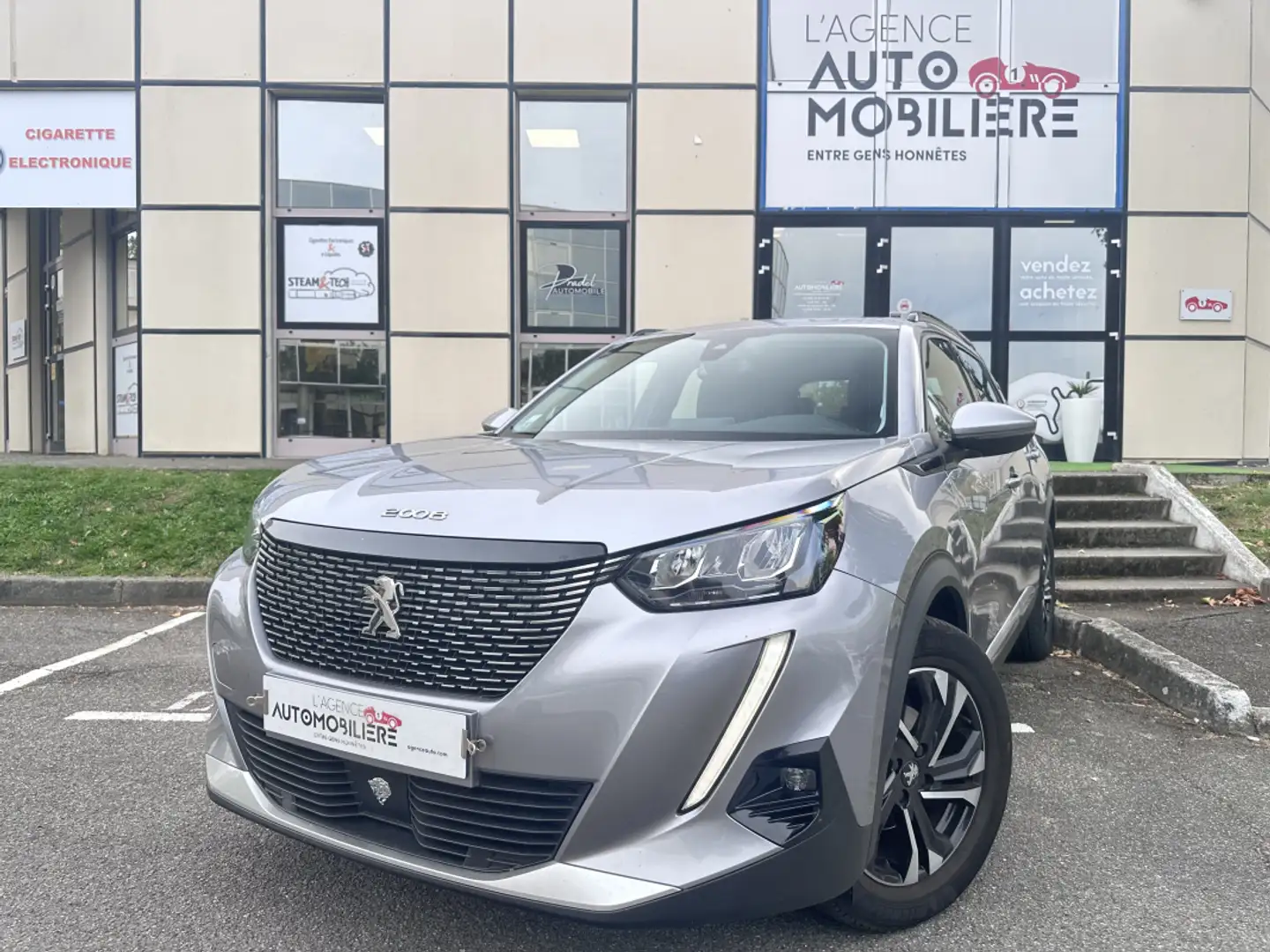 Peugeot 2008 1.2 PURETECH 100 ALLURE S&S Argent - 1