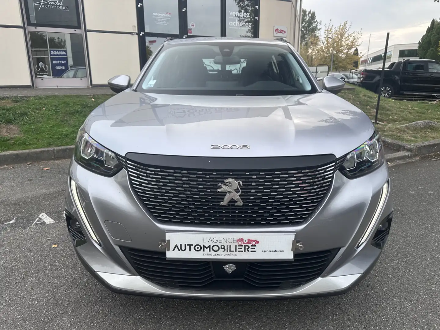Peugeot 2008 1.2 PURETECH 100 ALLURE S&S Argent - 2