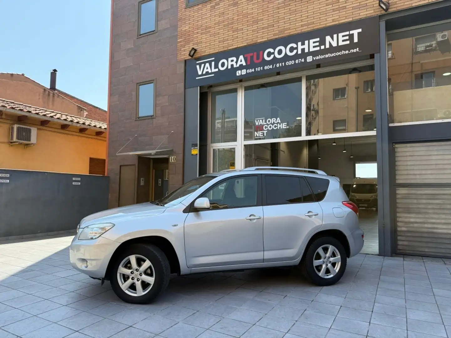 Toyota RAV 4 2.0 Executive Cross Sport Gris - 2