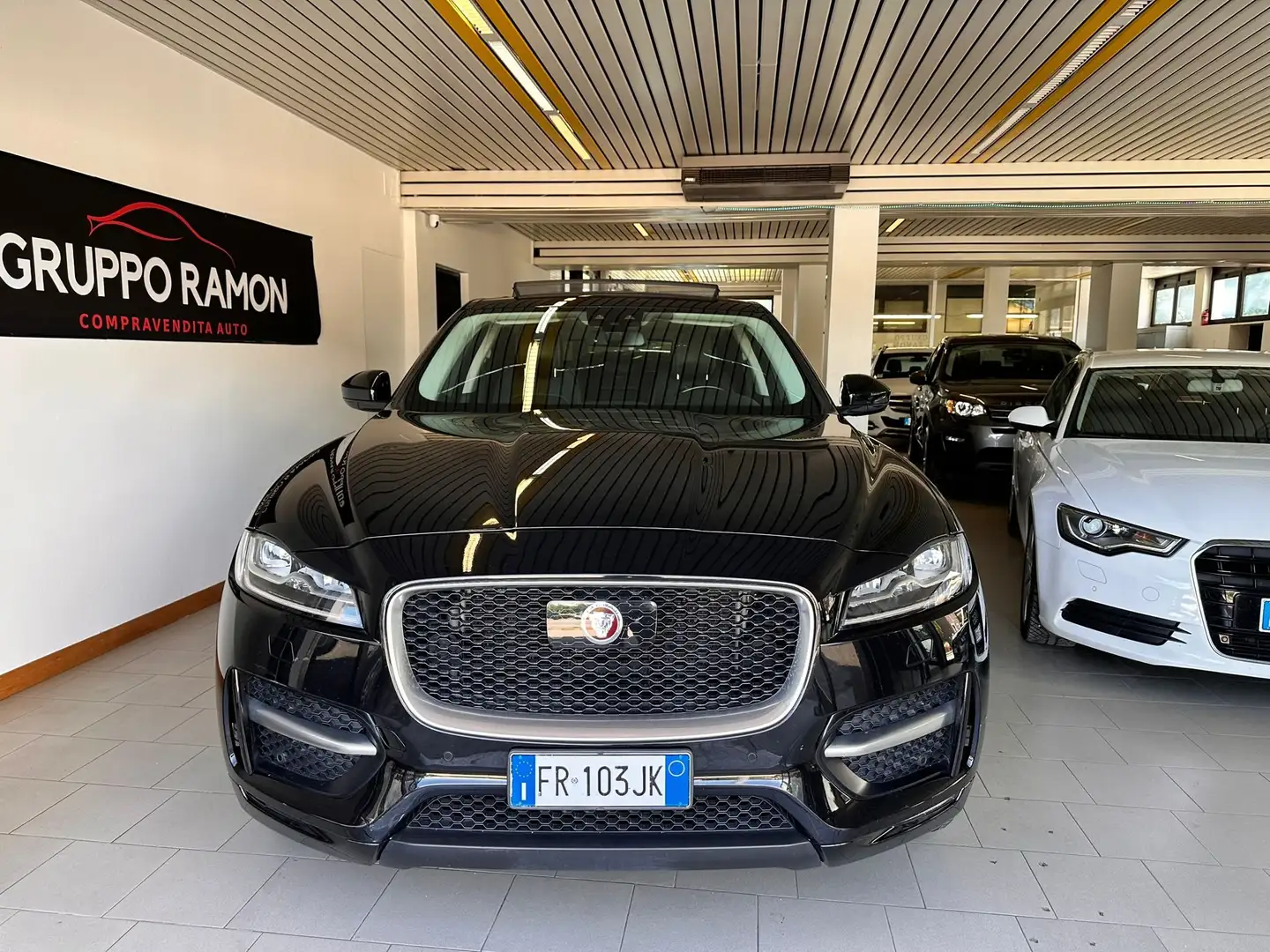 Jaguar F-Pace F-Pace 2015 2.0d i4 Portfolio awd 240cv auto my18 Noir - 2