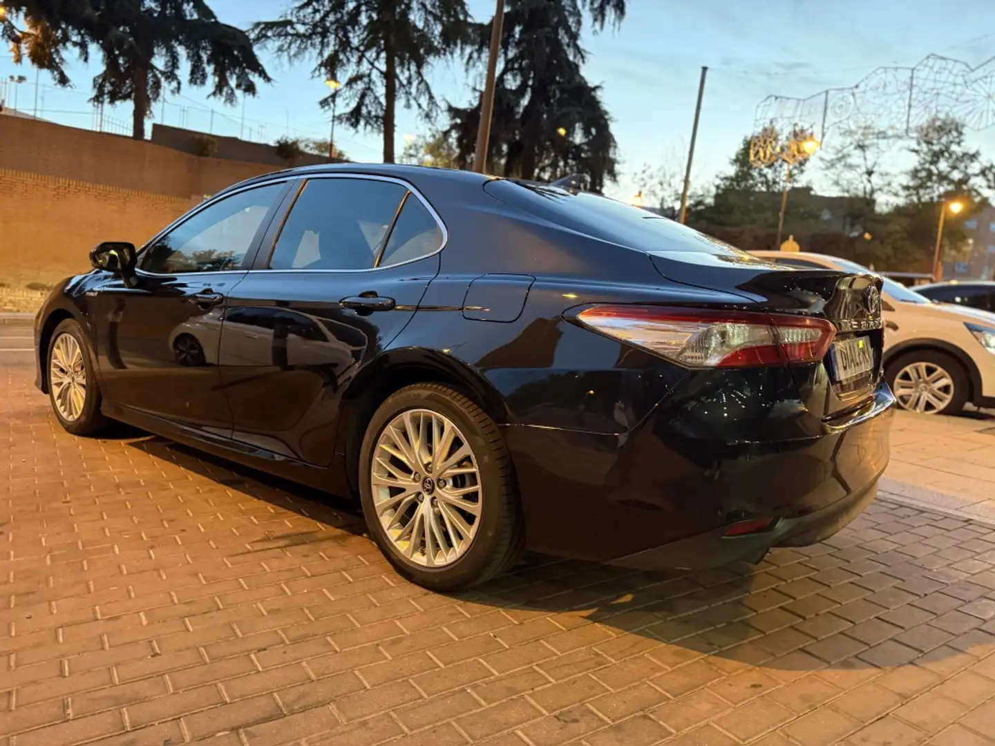 Toyota Camry Híbrido Advanced Aut. Negro - 2