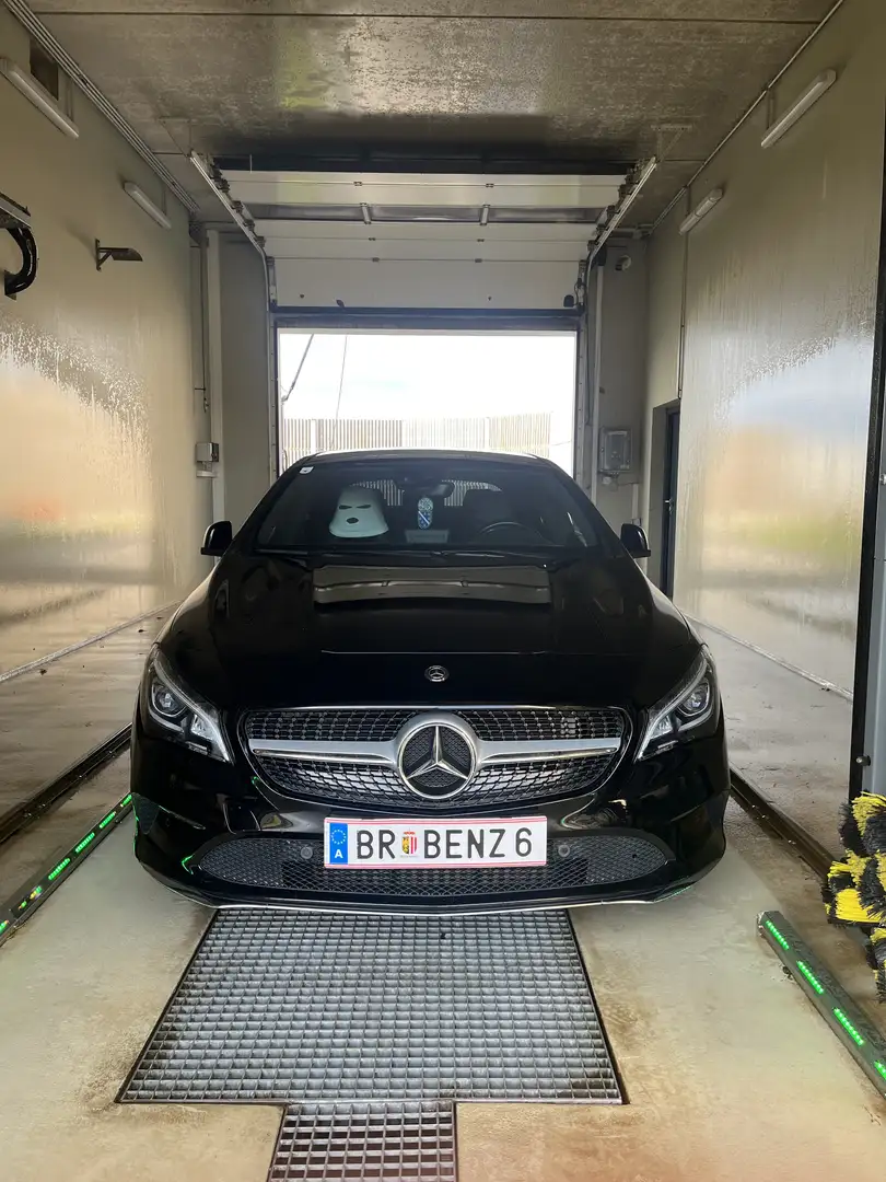 Mercedes-Benz CLA 200 Schwarz - 1