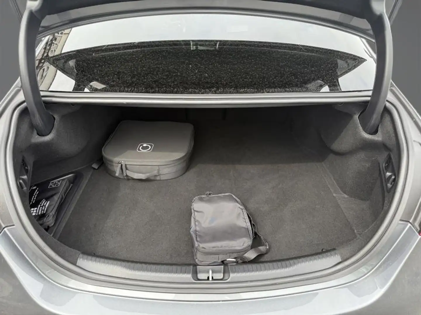 Mercedes-Benz C 300 de Hybrid Berline AMG Line Gris - 2