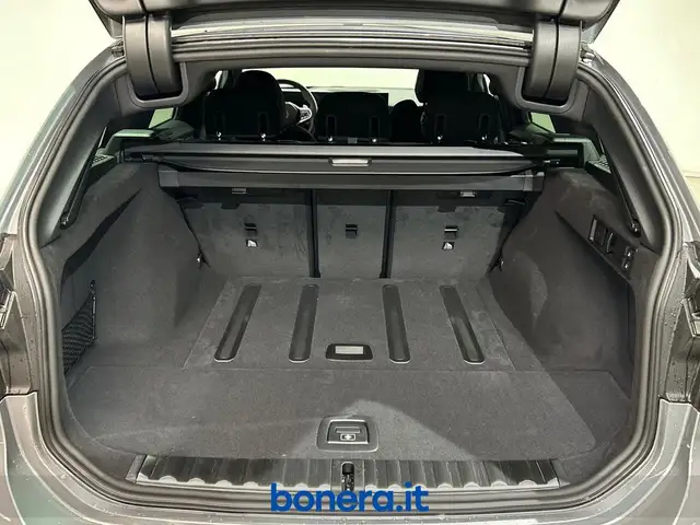 BMW 3 Series view 13