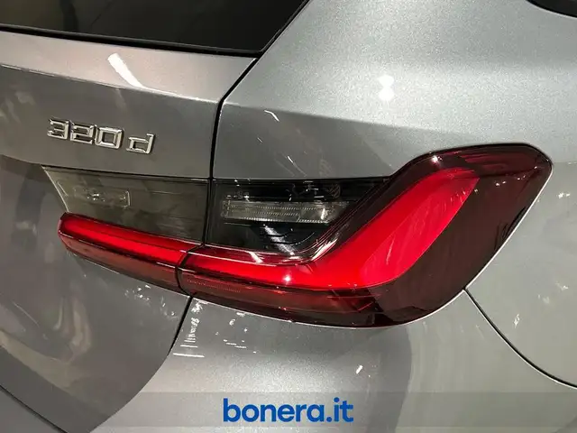 BMW 3 Series view 11
