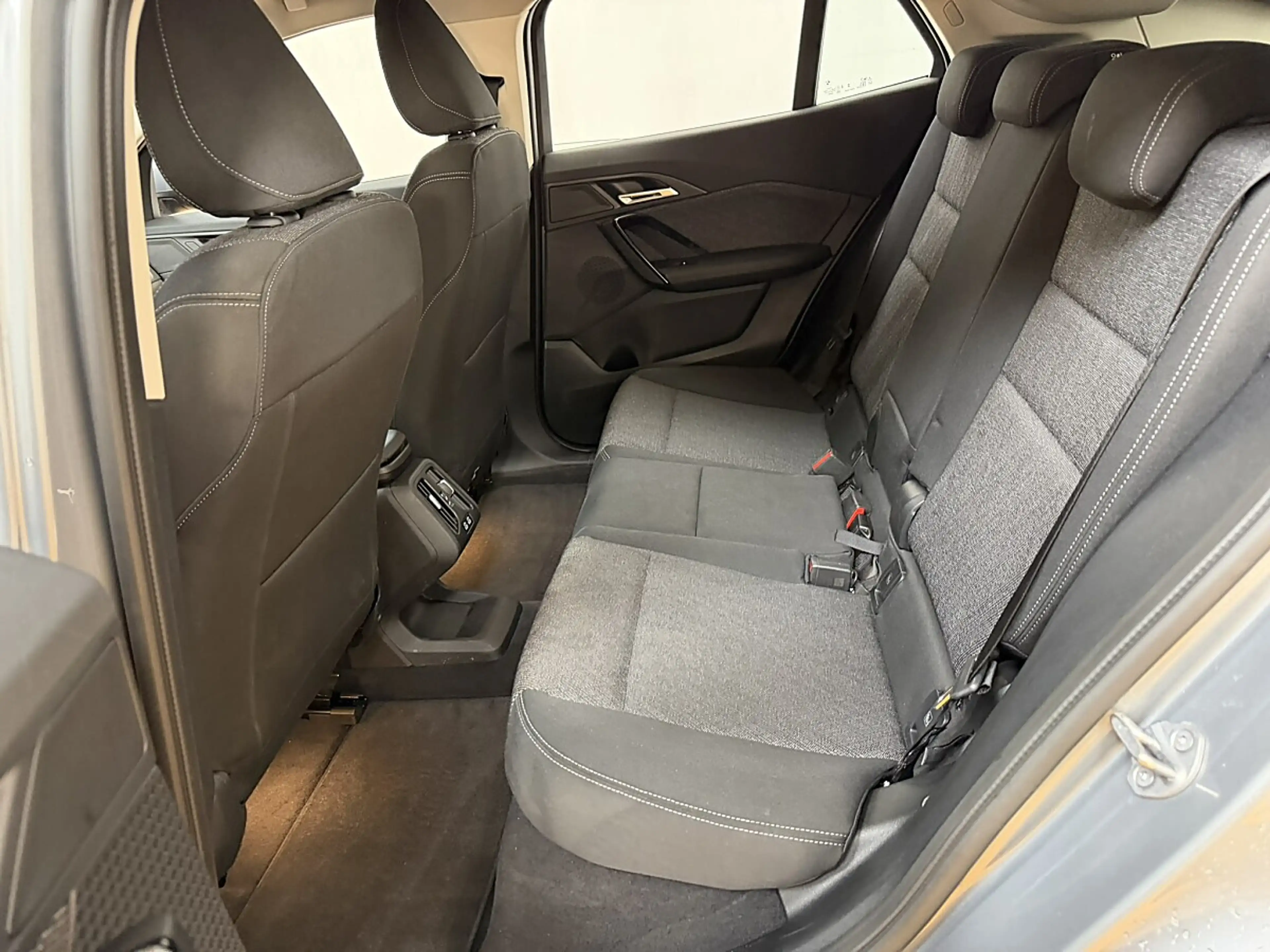 BMW iX2 xDrive30 66,5kWh — photo 8