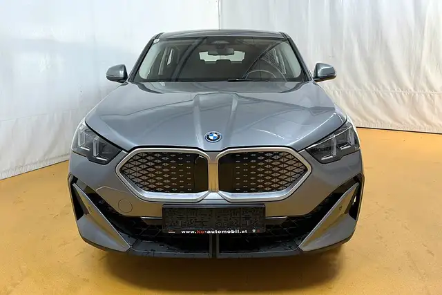 BMW Ix2 view 11