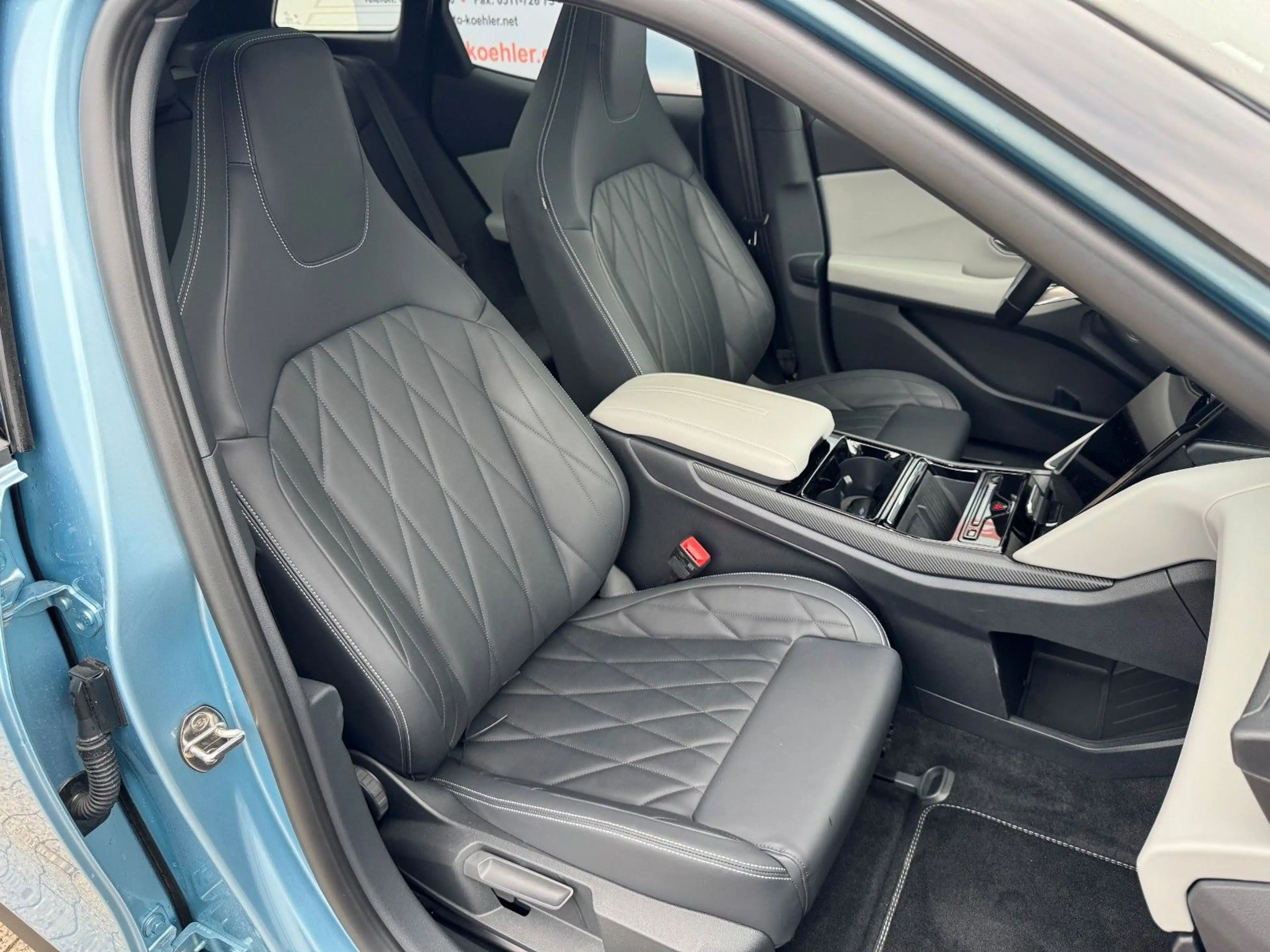 Ford Explorer PREMIUM 77 kWh Extended Range RWD — photo 13