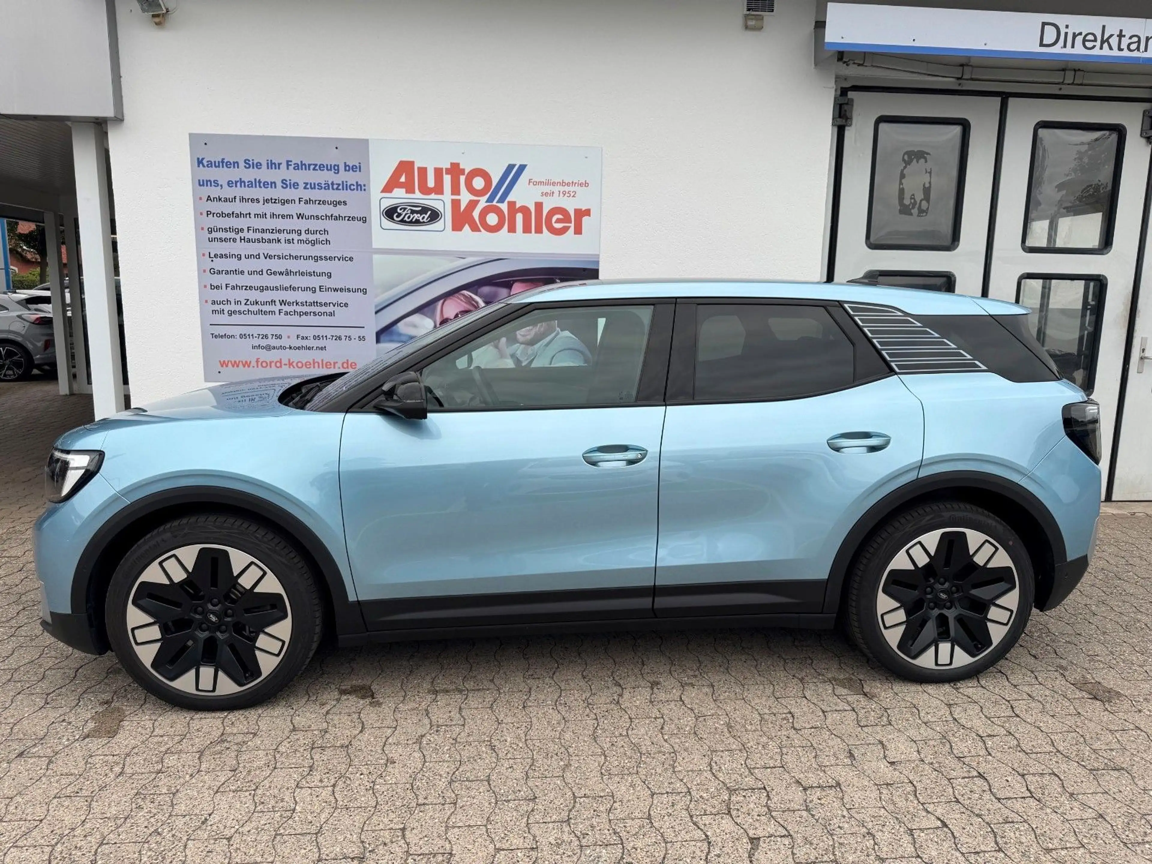 Ford Explorer PREMIUM 77 kWh Extended Range RWD — photo 2
