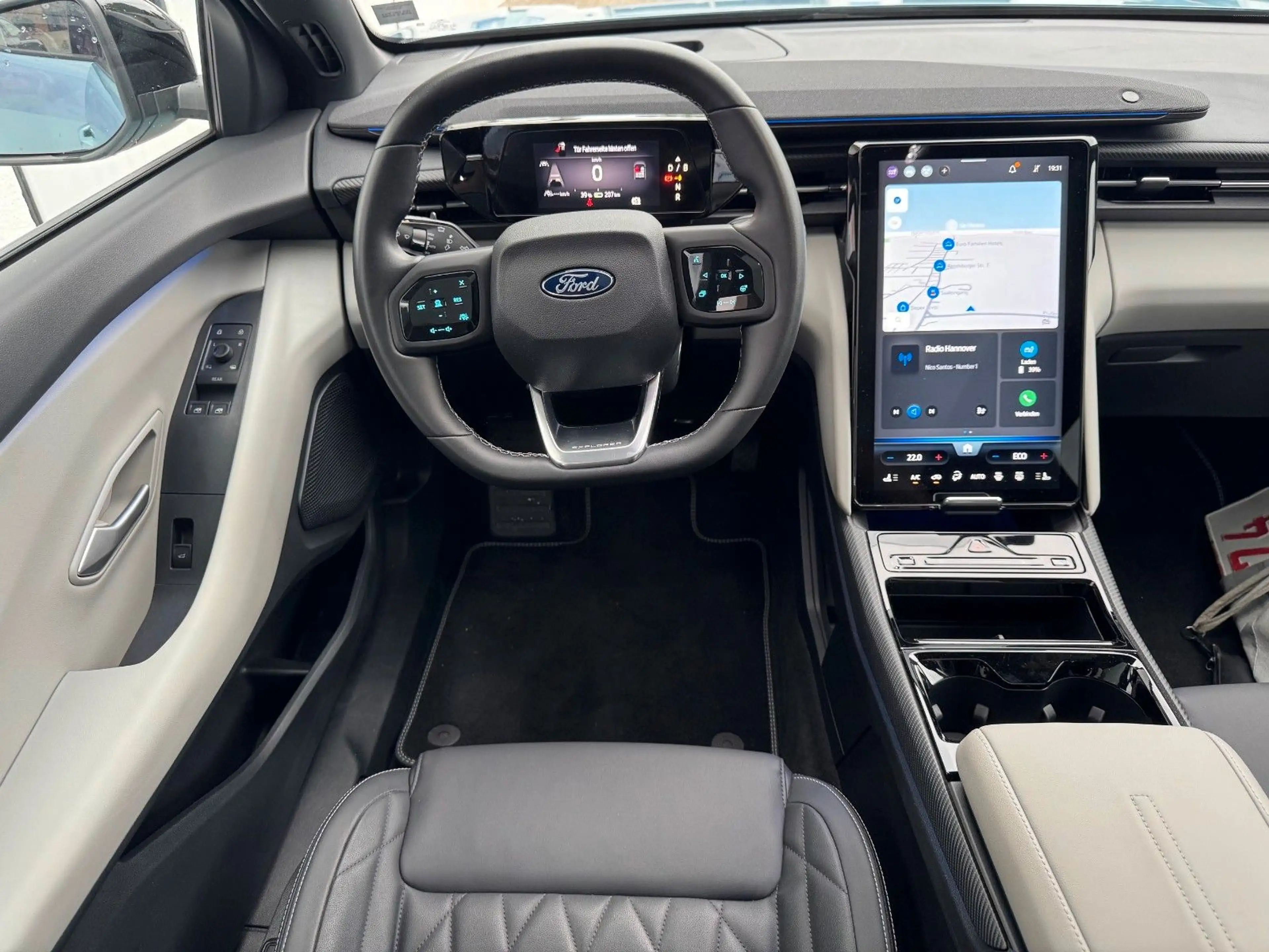 Ford Explorer PREMIUM 77 kWh Extended Range RWD — photo 15