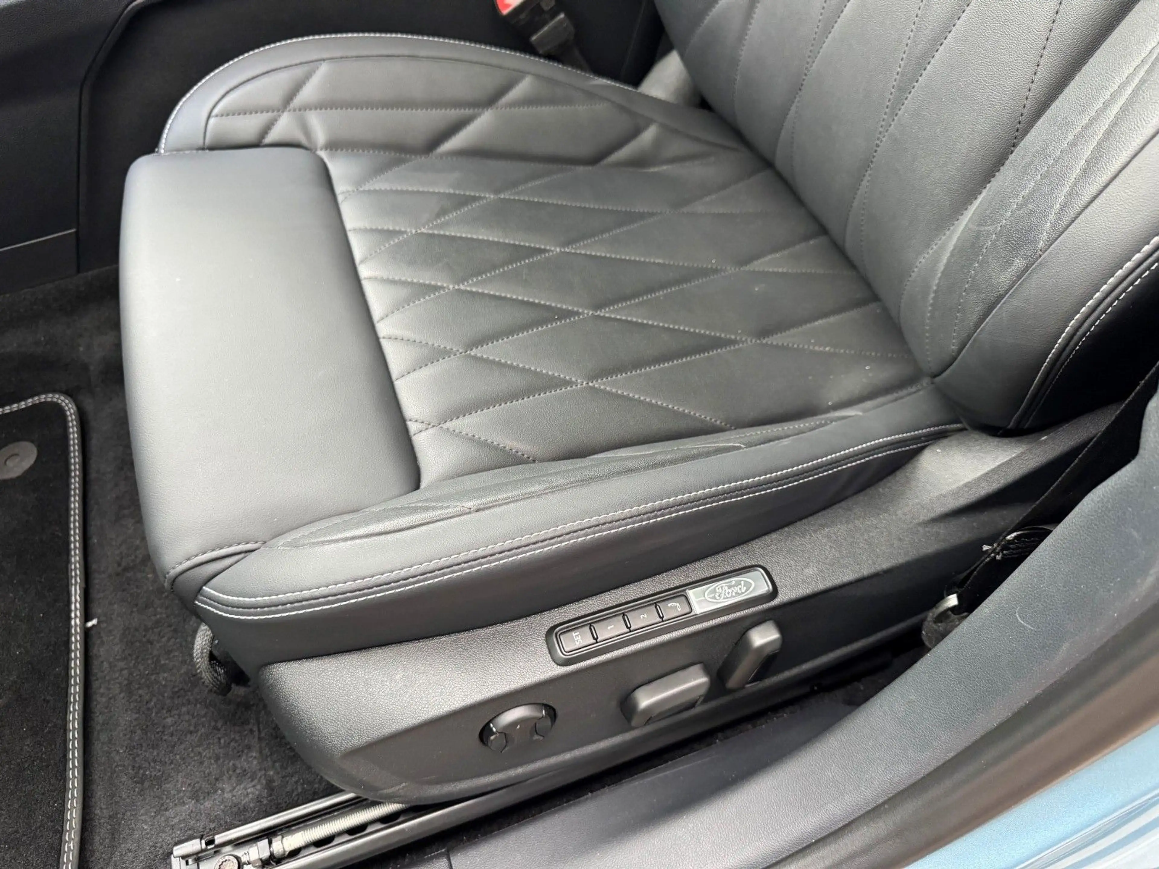 Ford Explorer PREMIUM 77 kWh Extended Range RWD — photo 12