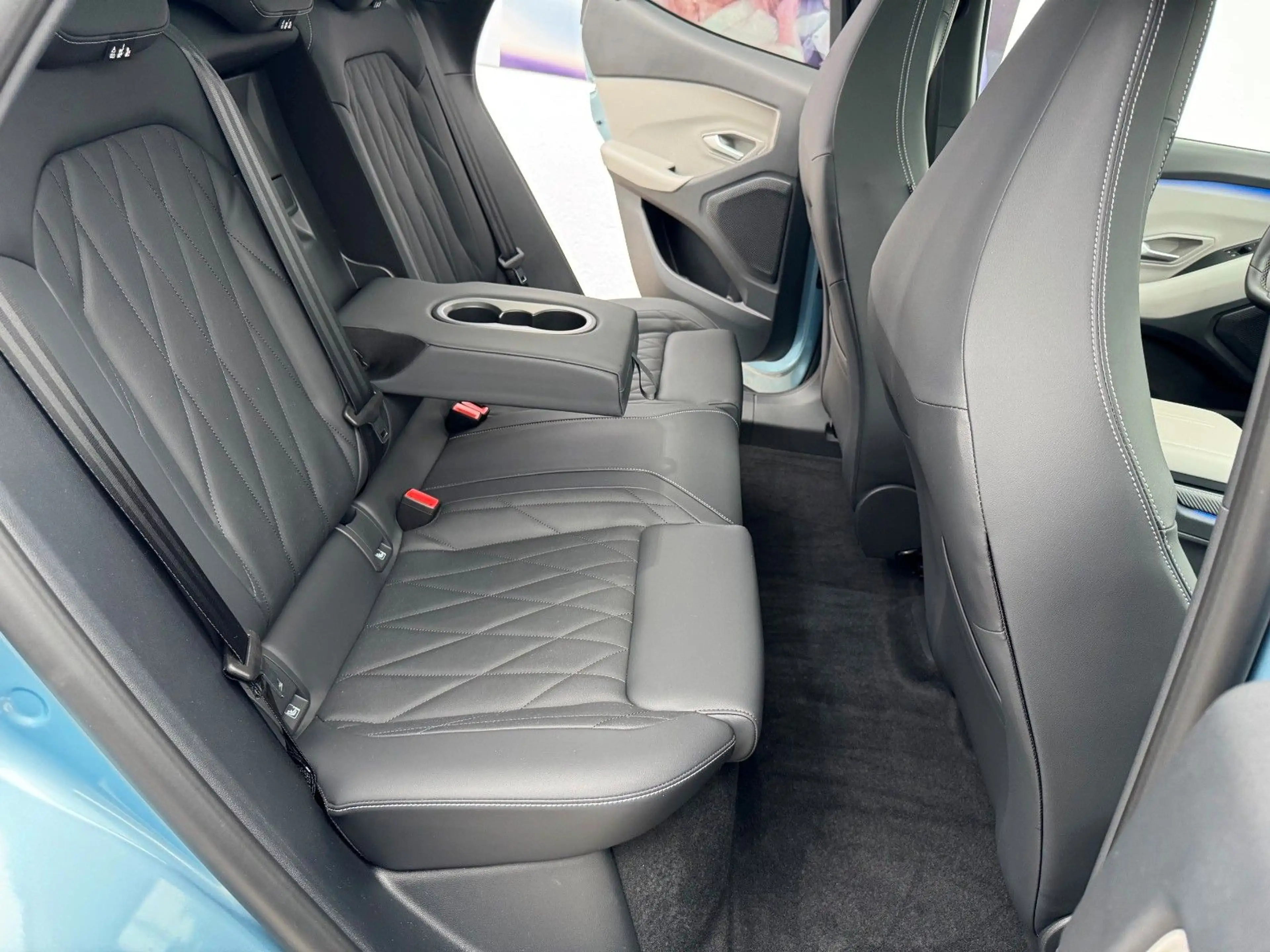 Ford Explorer PREMIUM 77 kWh Extended Range RWD — photo 14