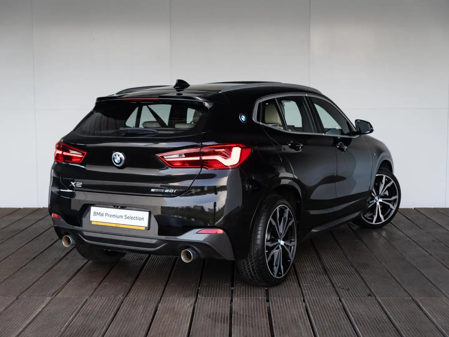 BMW X2 sDrive20i | High Executive | M Sportpakket | Harma Zwart - 2