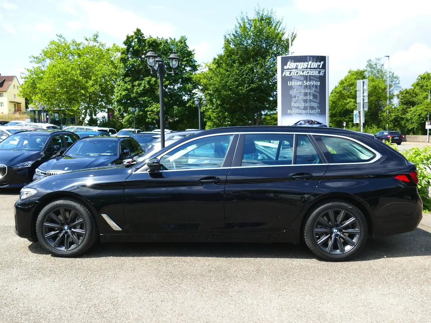 BMW 530 530d Touring xDrive LiveCockpitPro Driving+Park Schwarz - 2