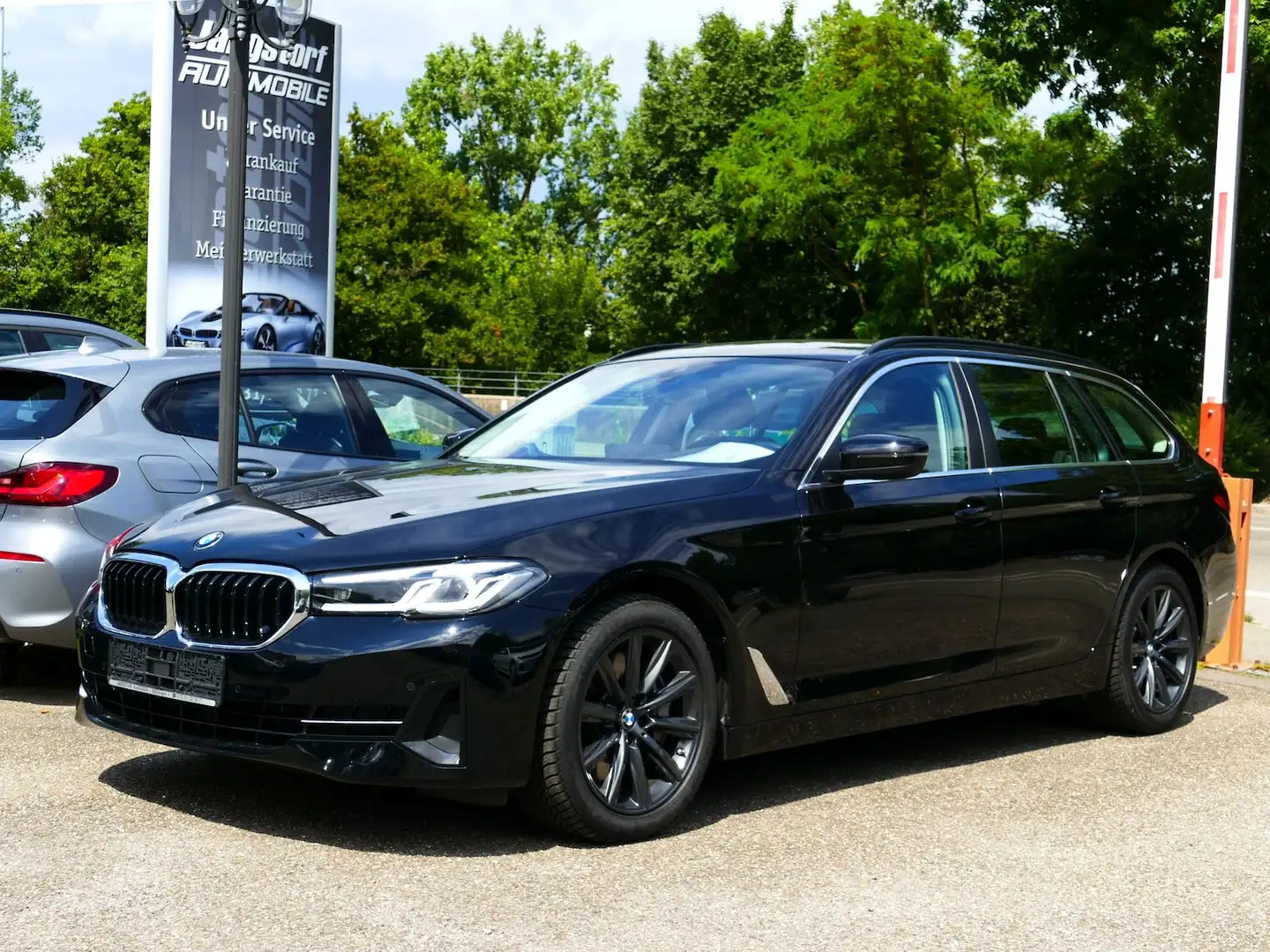 BMW 530 530d Touring xDrive LiveCockpitPro Driving+Park Schwarz - 1