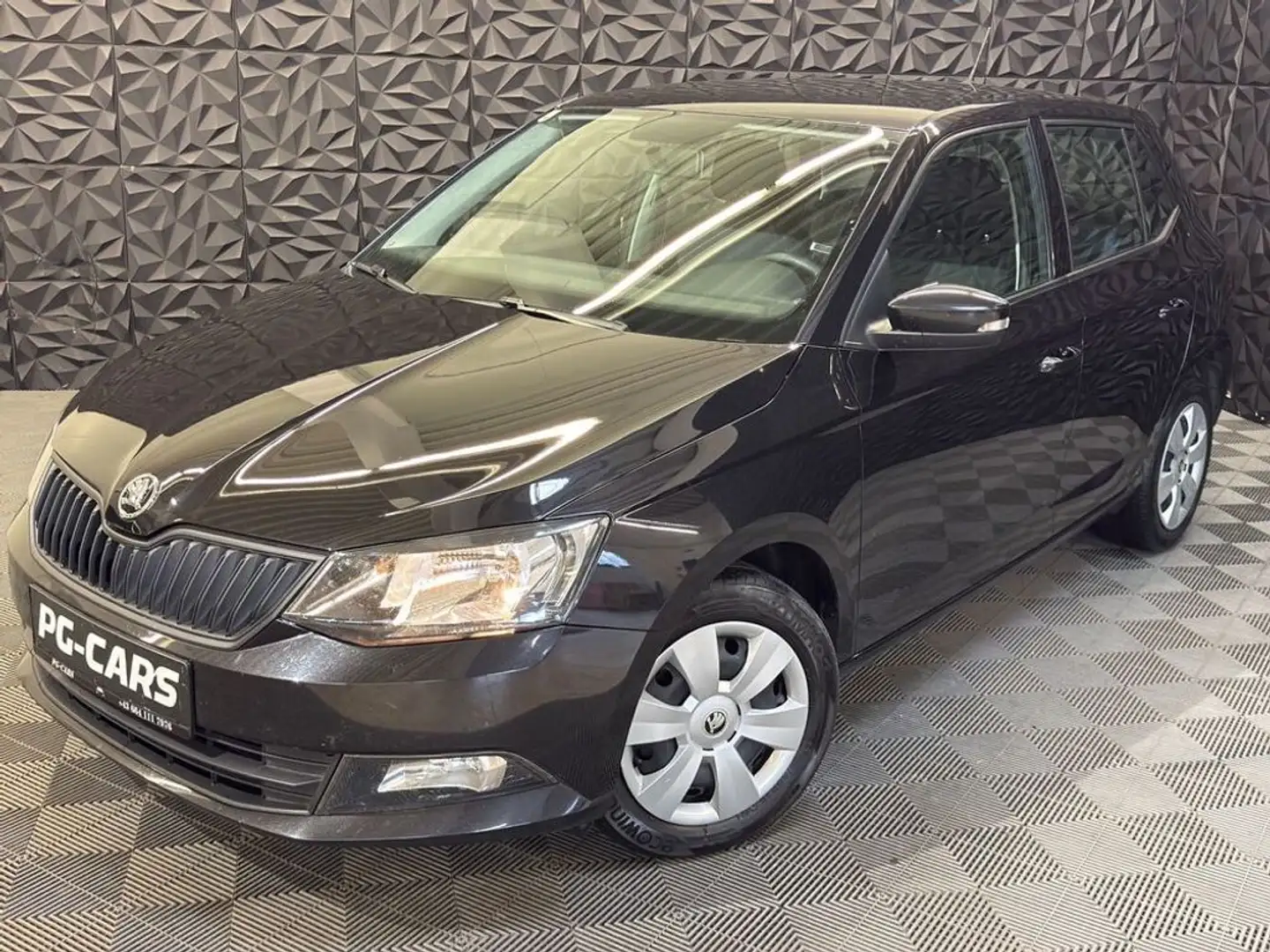 Skoda Fabia 25 1.0 MPI Active Schwarz - 1