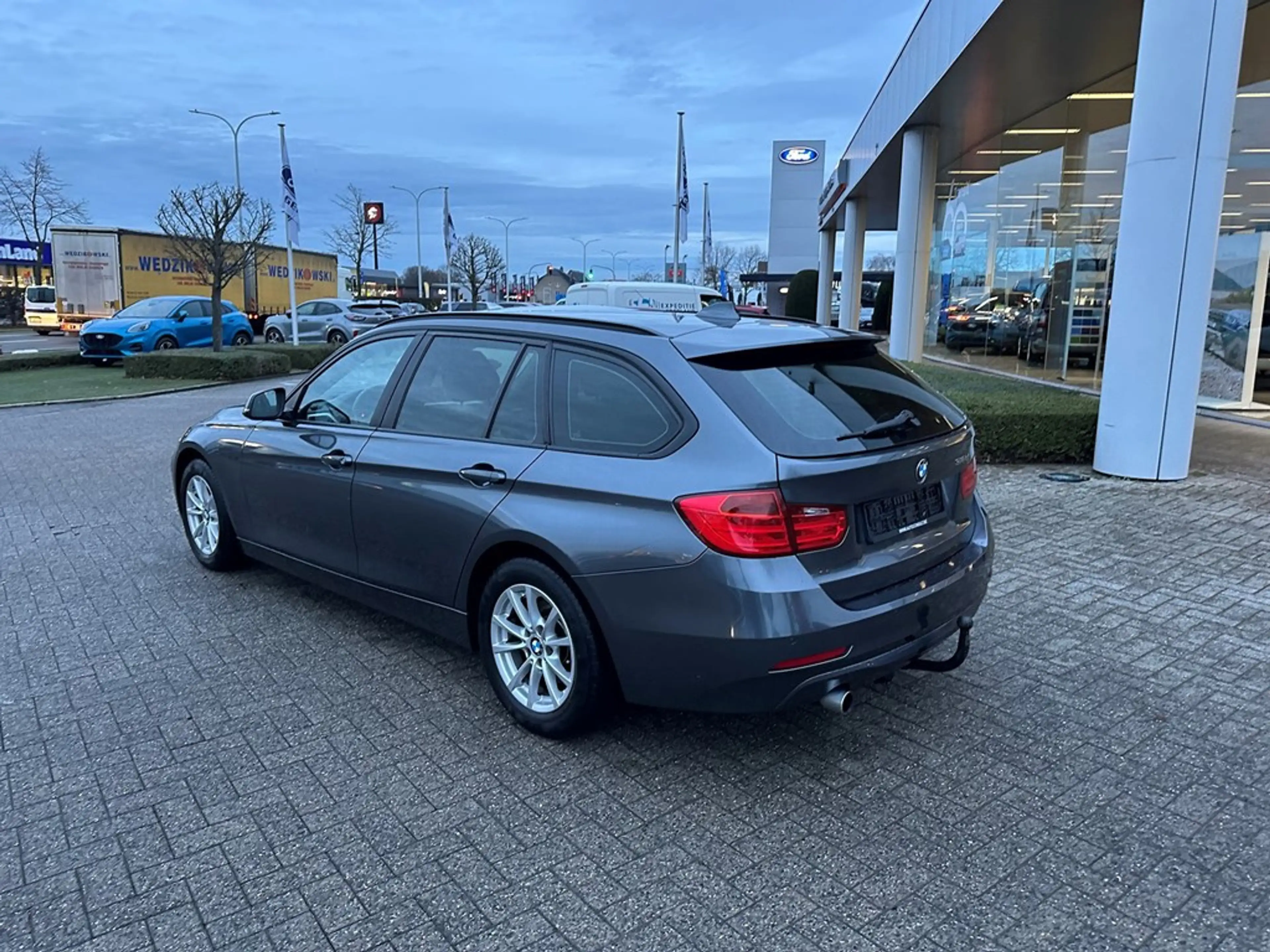 BMW 316 Enkel voor professionele verkoop. — photo 8