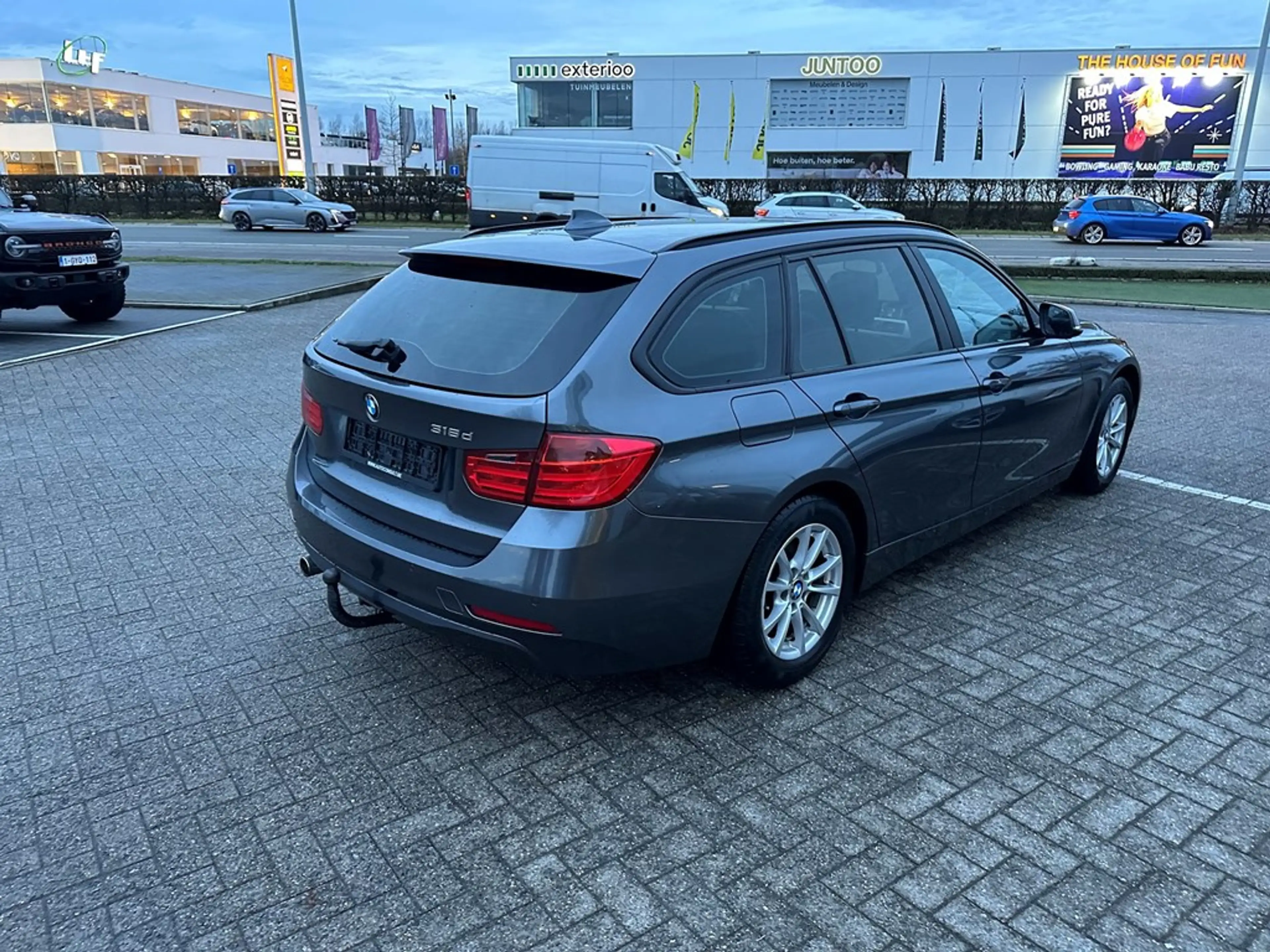 BMW 316 Enkel voor professionele verkoop. — photo 9