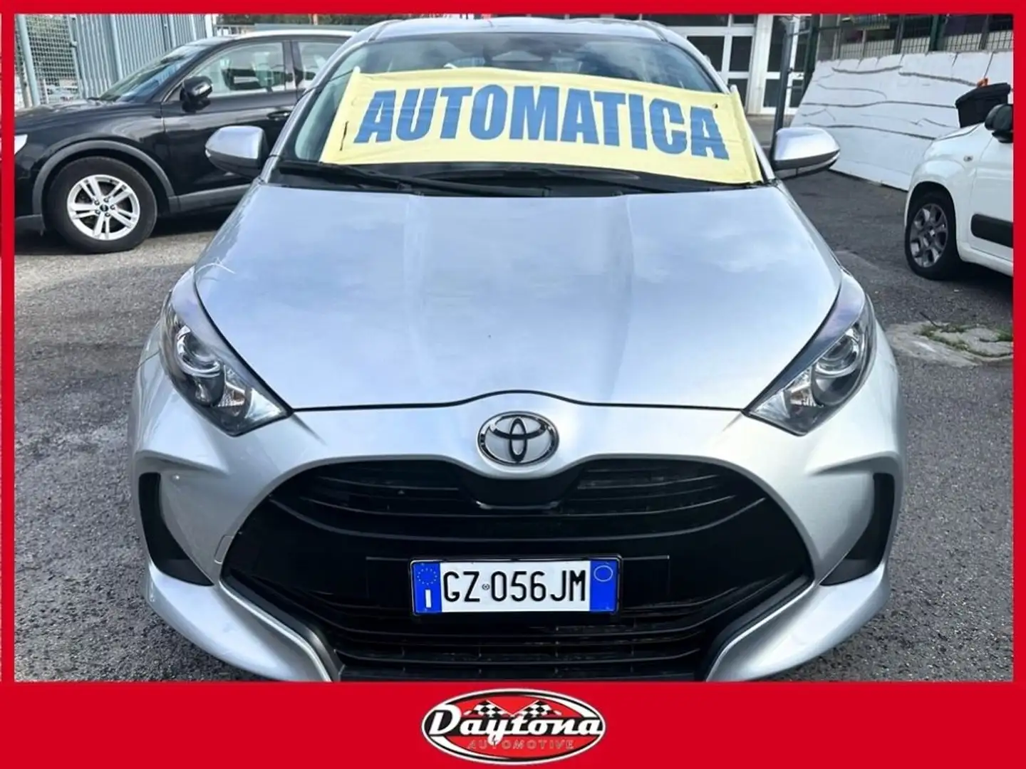 Toyota Yaris 1.5h Active aziendale automatica Argento - 1