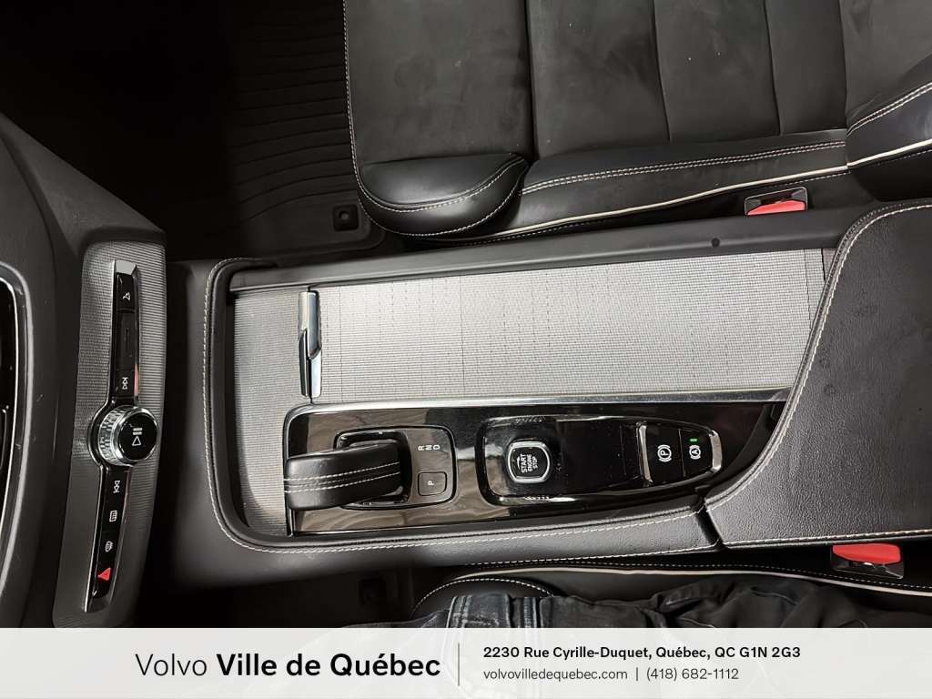 2022 Volvo XC90 Hybride Branchable- B&W- 7 places thumb 22