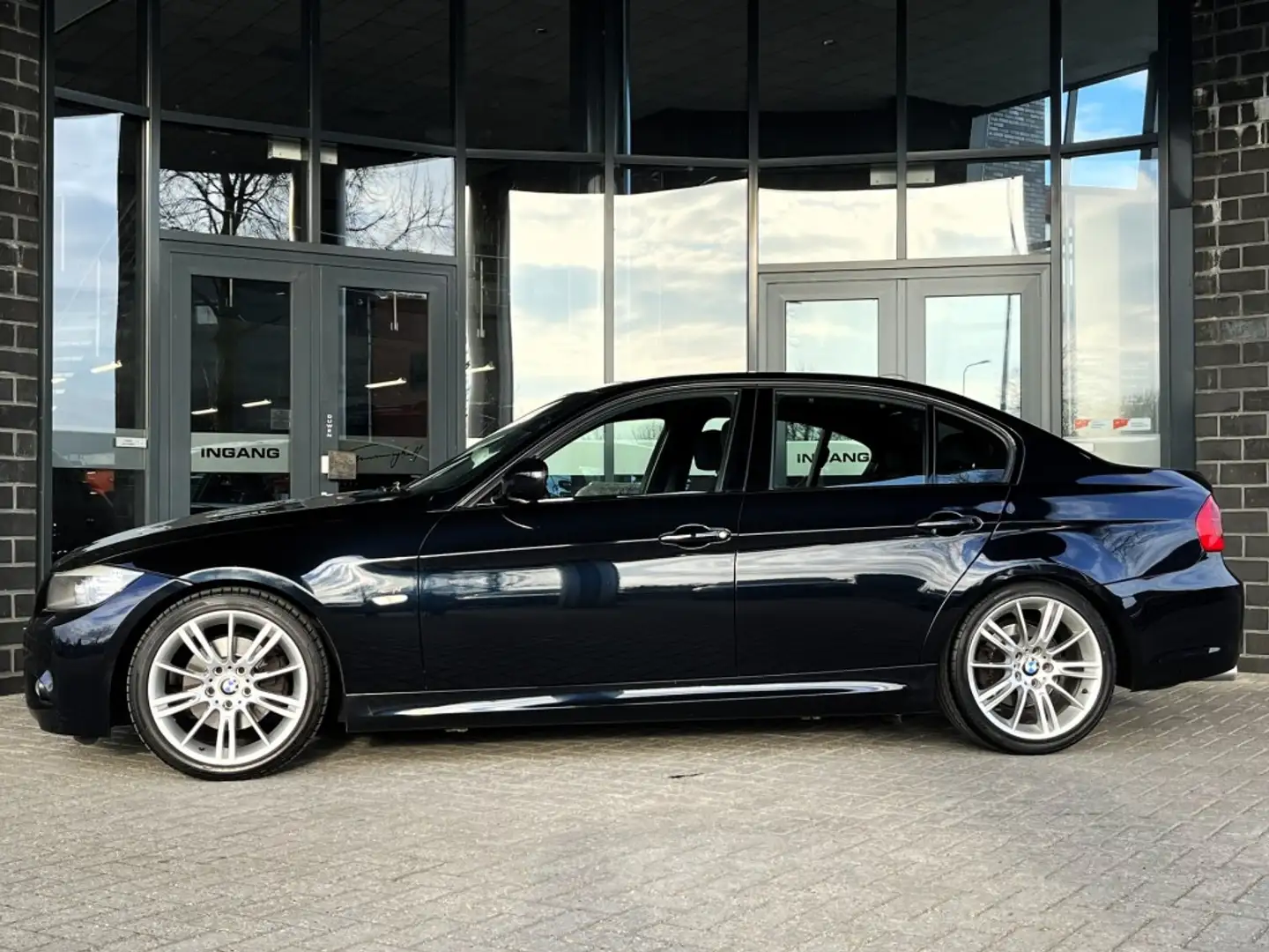 BMW 325 325i M-SPORTPAKKET AUT. ORG. NL Negro - 2