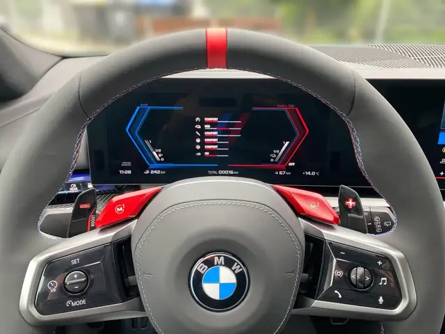 BMW M5 view 8