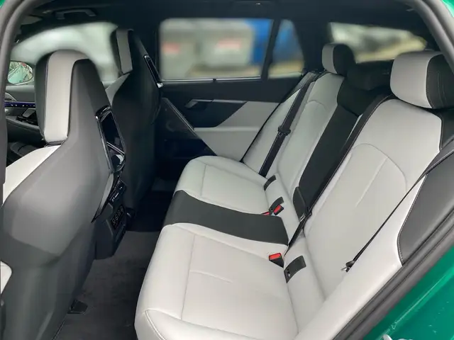 BMW M5 view 11