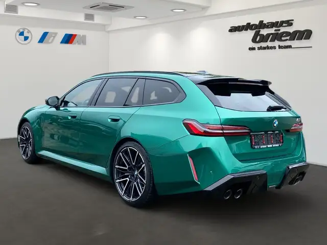 BMW M5 view 4